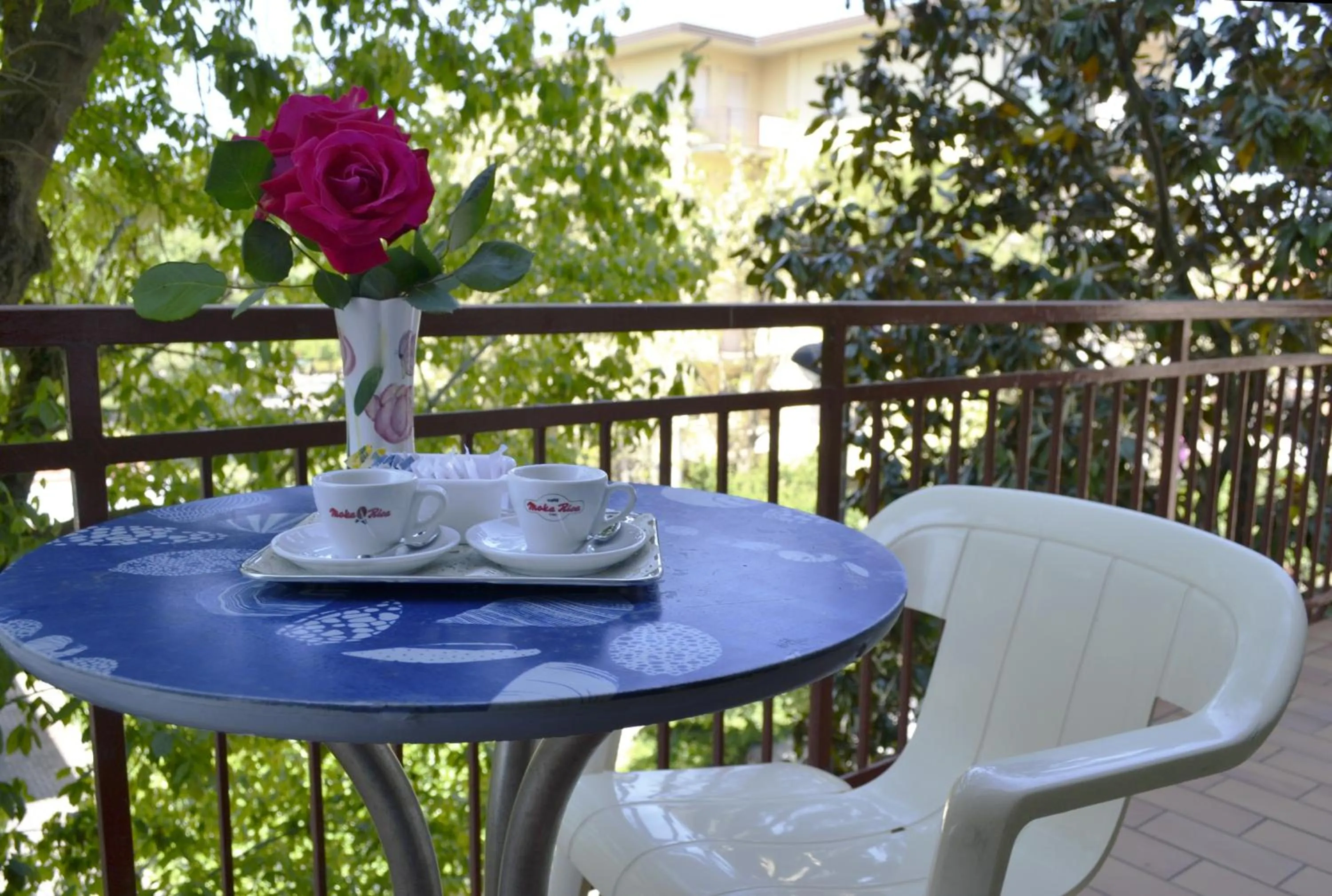 Coffee/tea facilities in Hotel Beverly