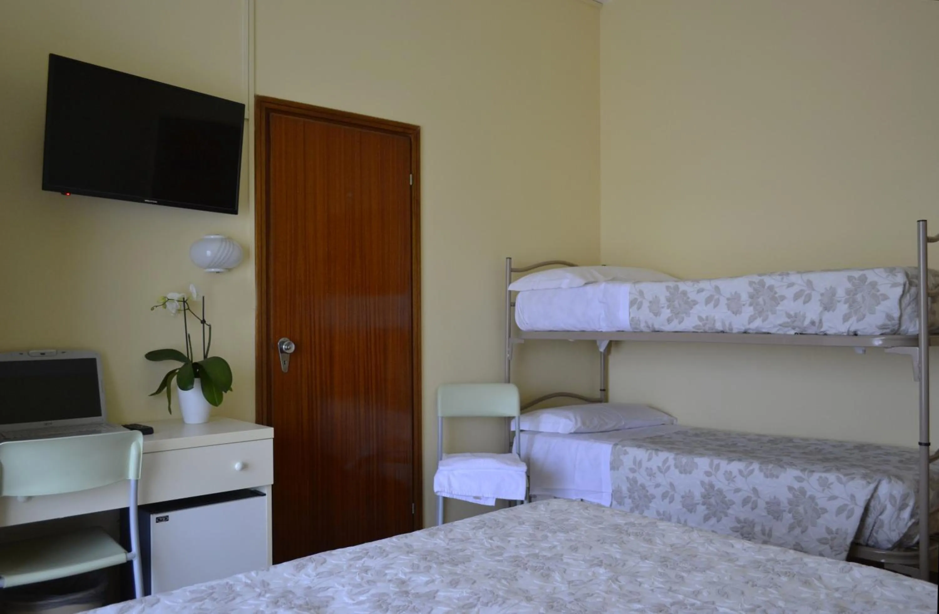 bunk bed in Hotel Beverly