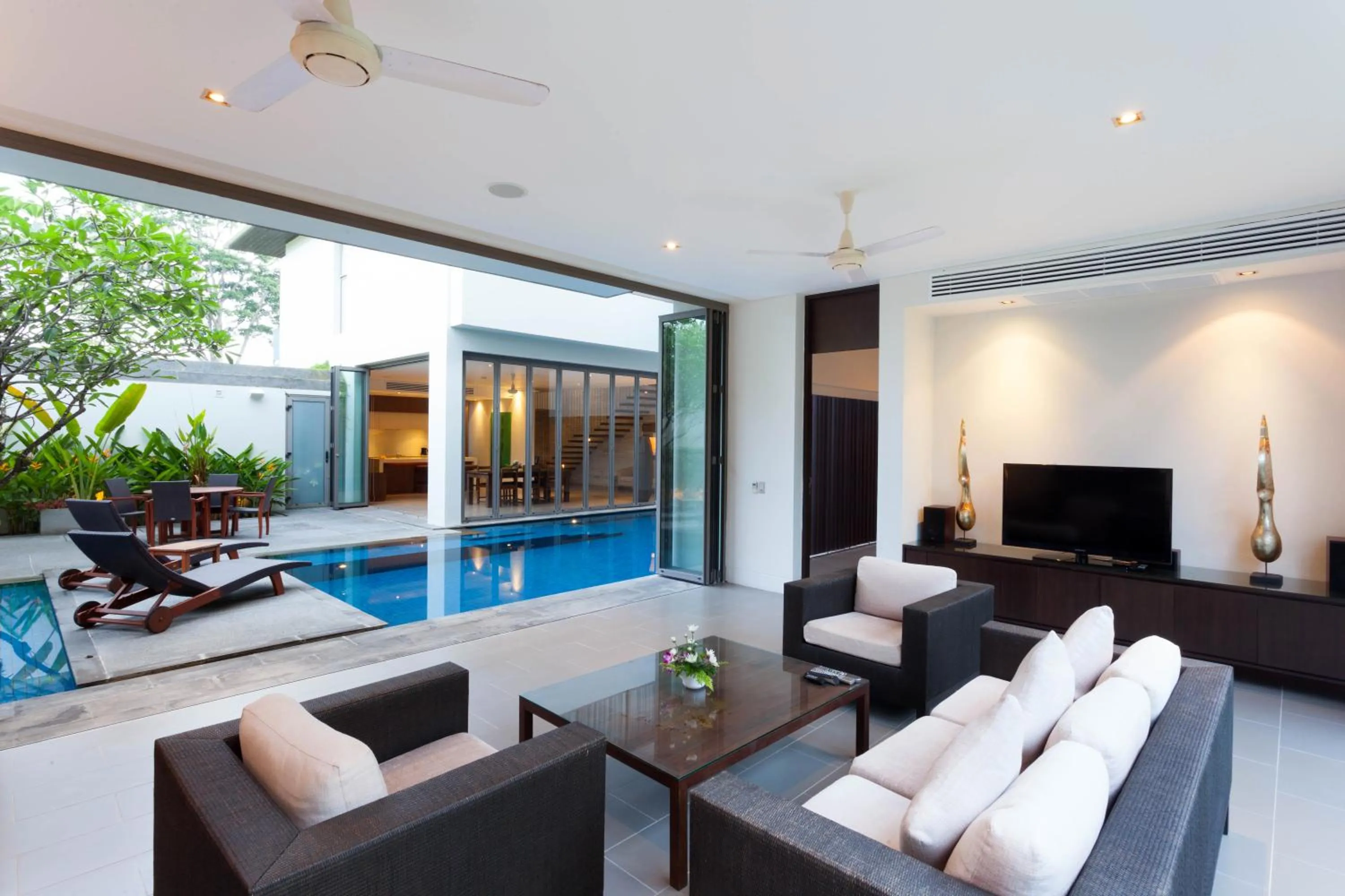 Garden in Baan Yamu Private Villa by RESAVA