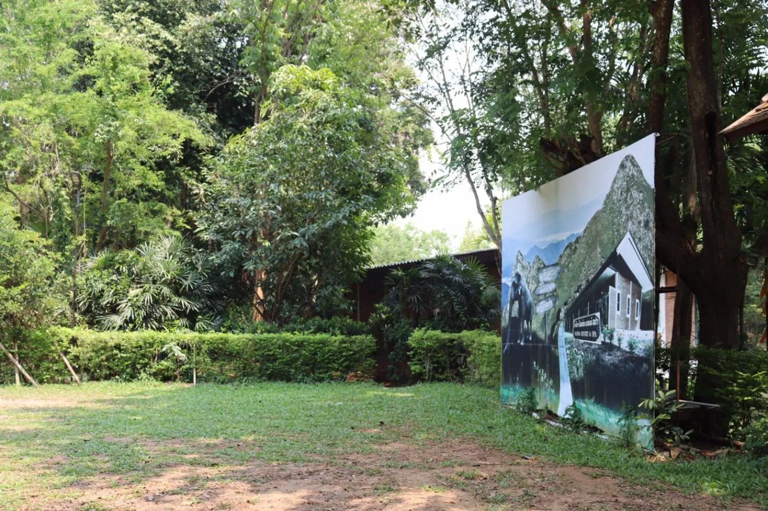 Parking in Marisa Resort & Spa Chiang Dao