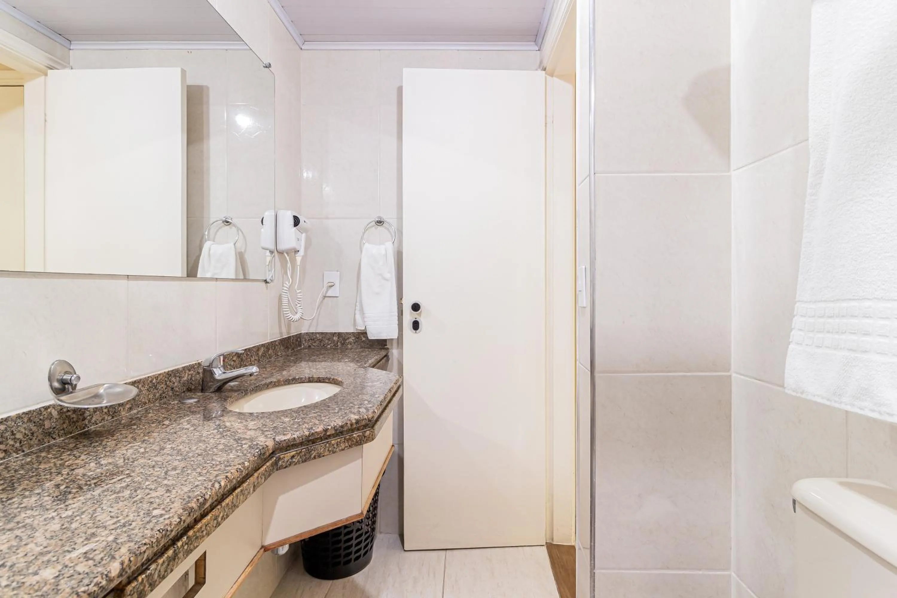 Shower in H4 Fortune Jardins