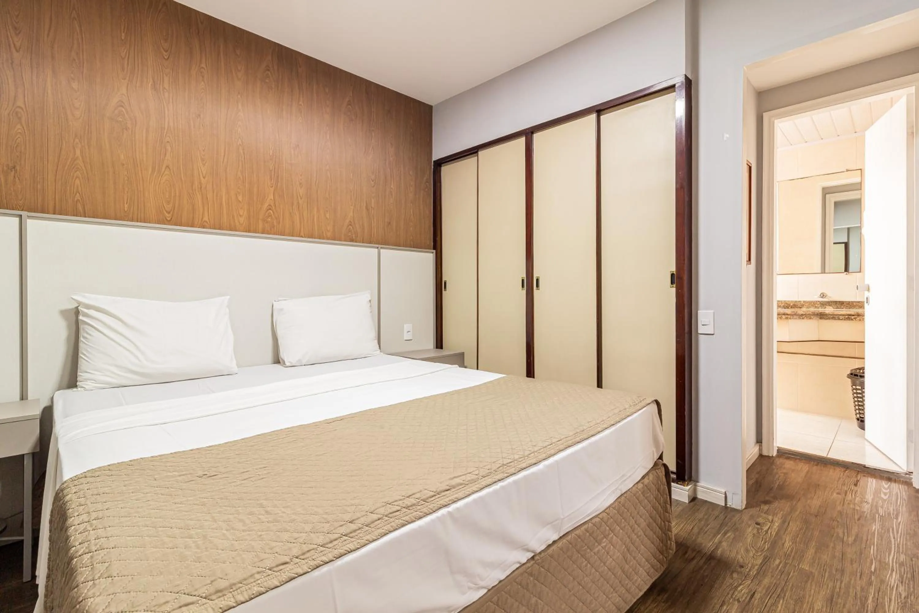 Bed in H4 Fortune Jardins