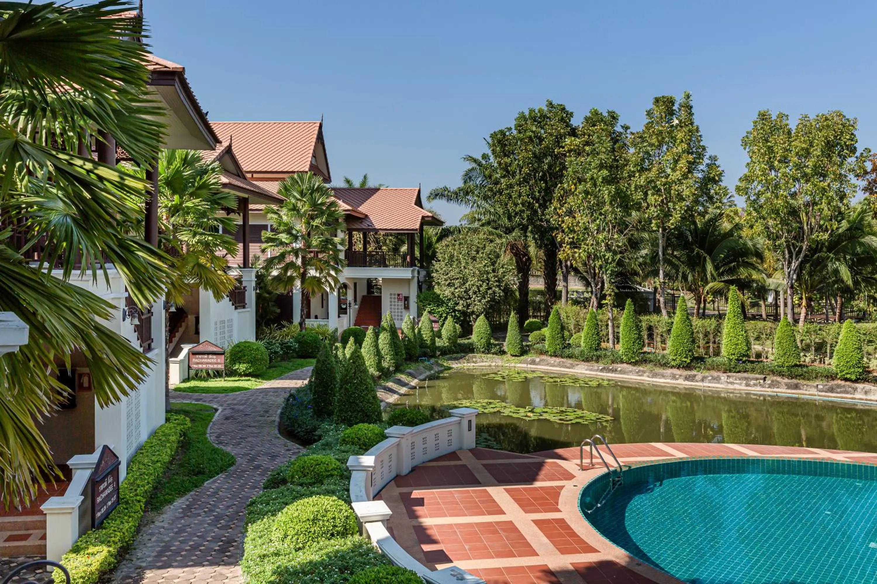 Property building in Horizon Village & Resort