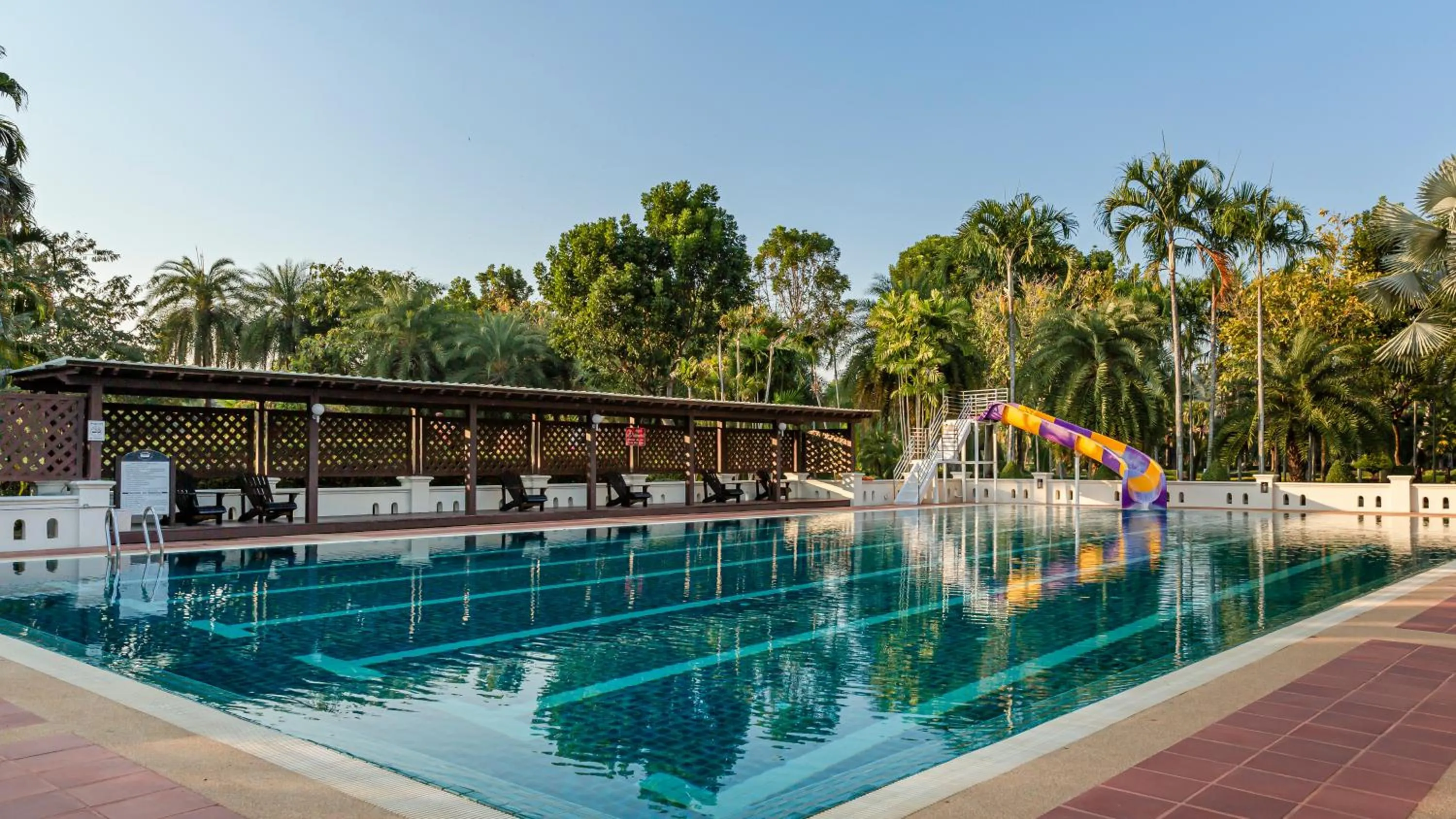 Swimming pool in Horizon Village & Resort