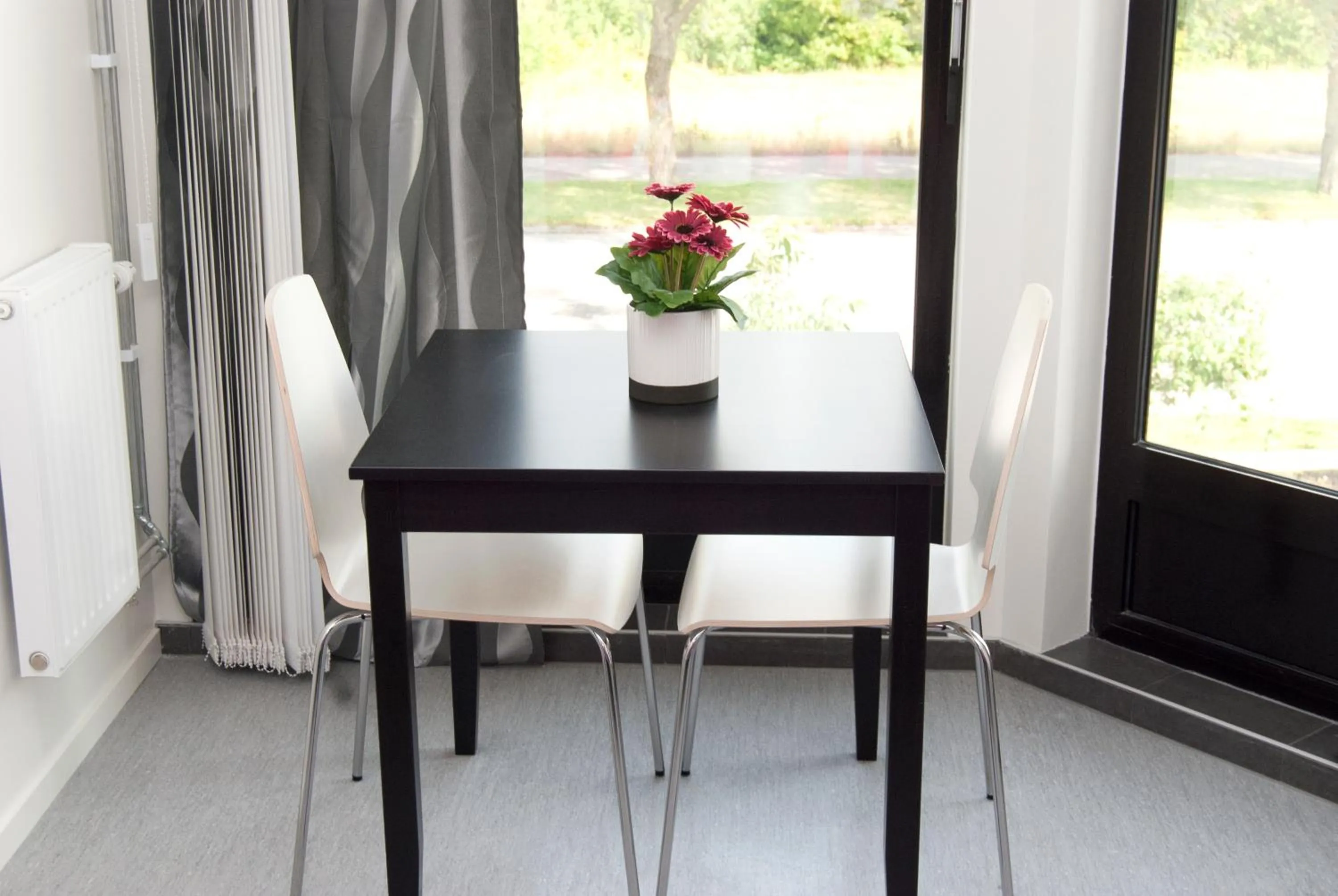 Dining area in Fenix Inn