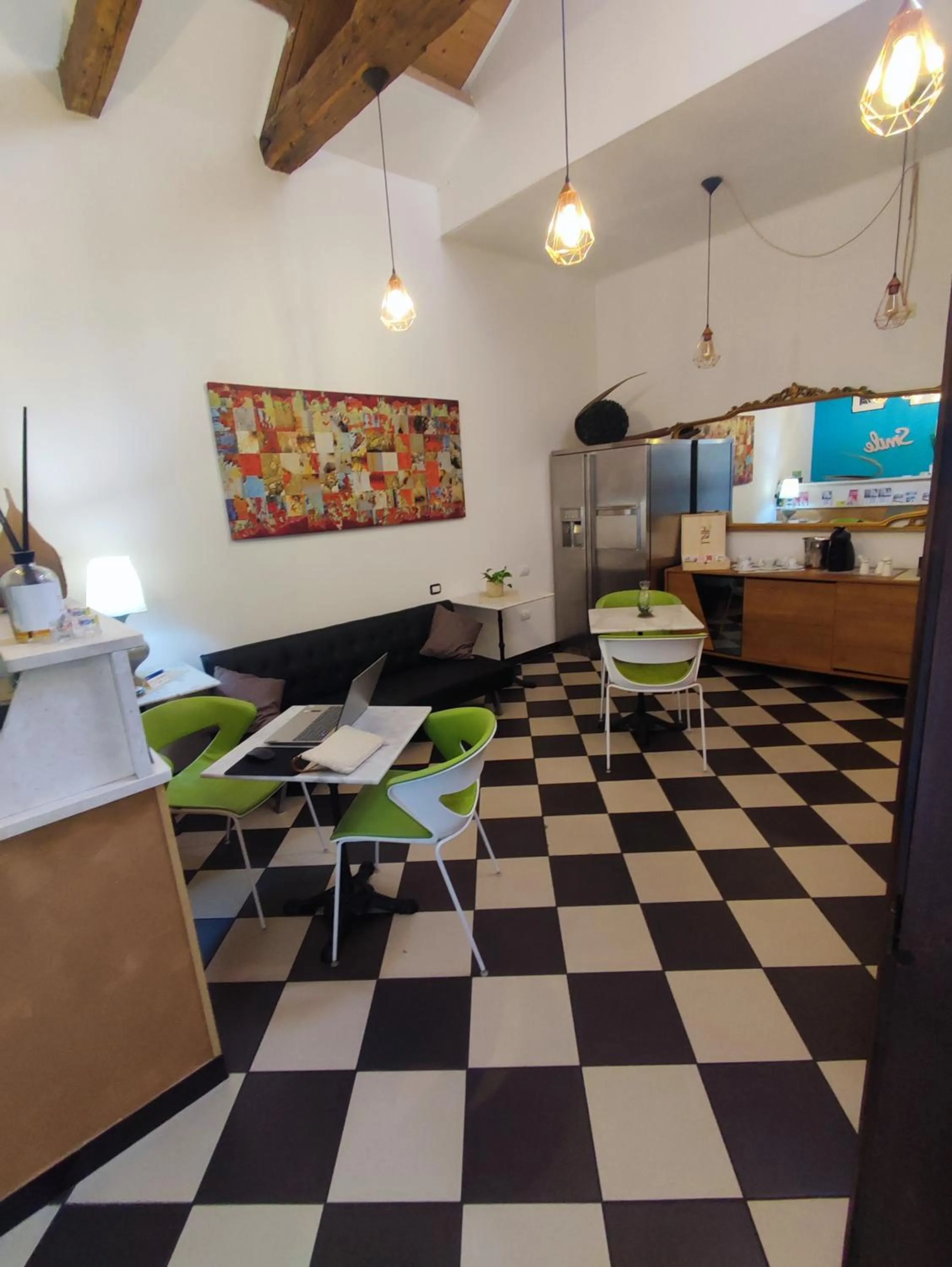 Communal lounge/ TV room in Manì Rooms