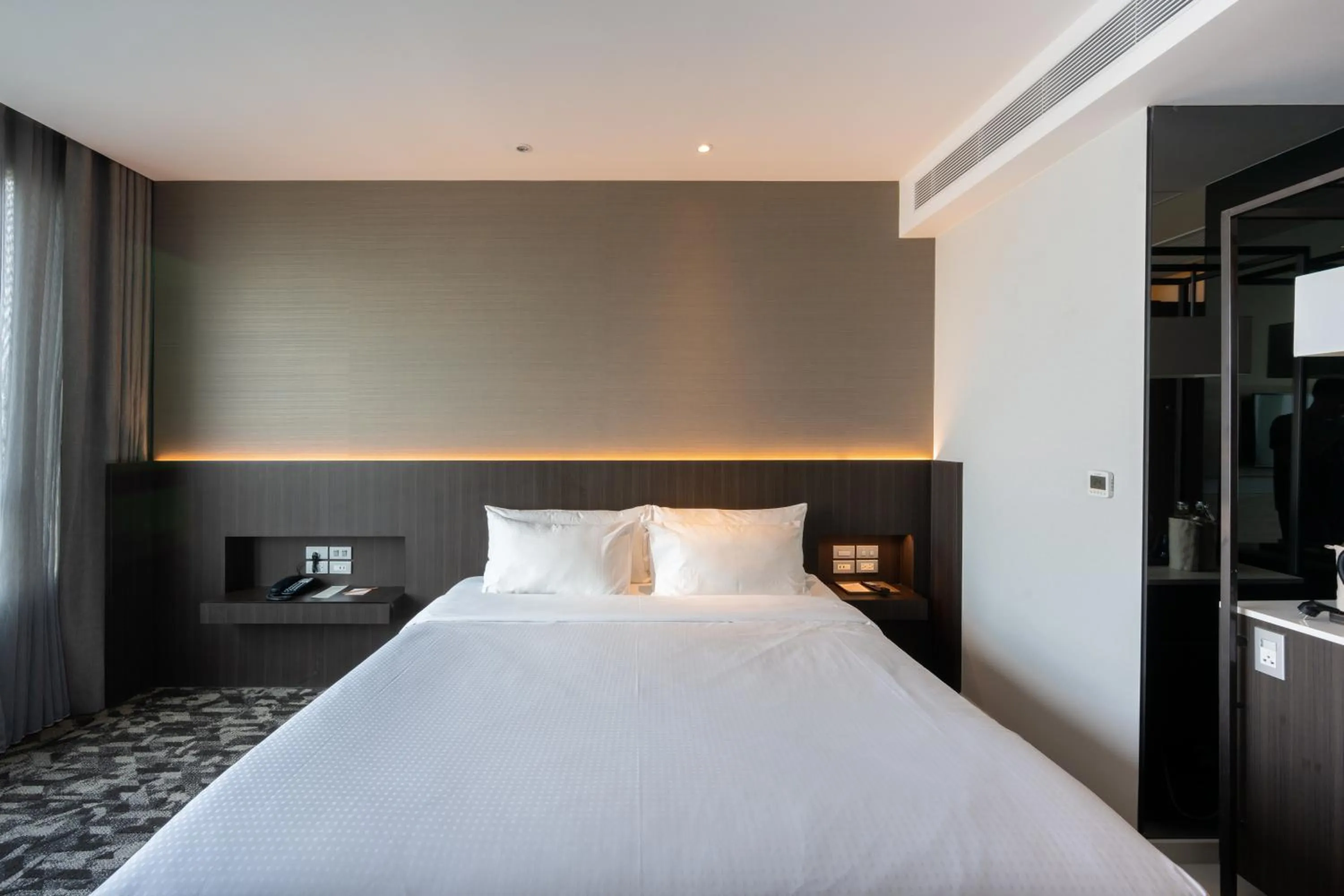 Bed in Grand Richmond Stylish Convention Hotel