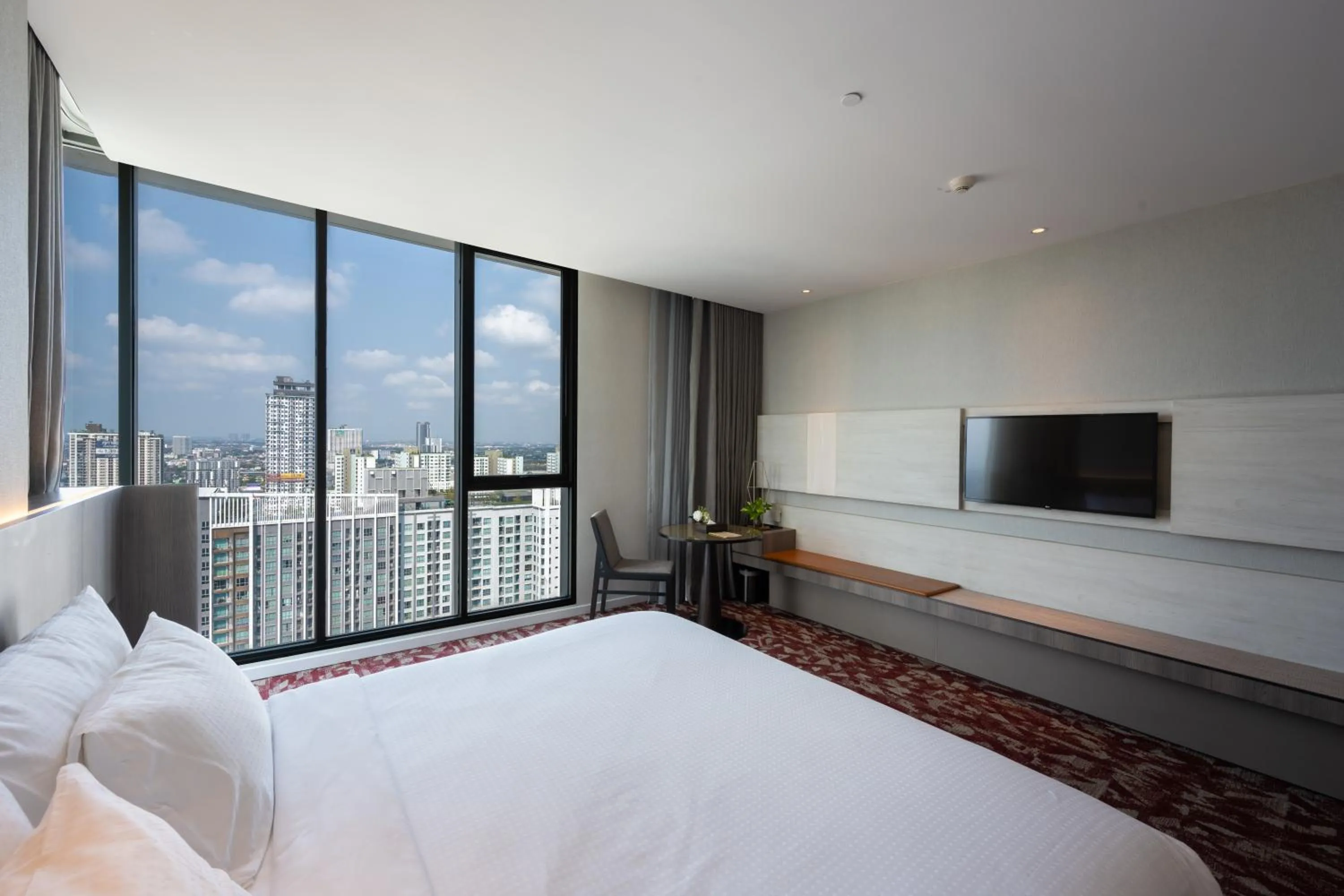 Bed in Grand Richmond Stylish Convention Hotel