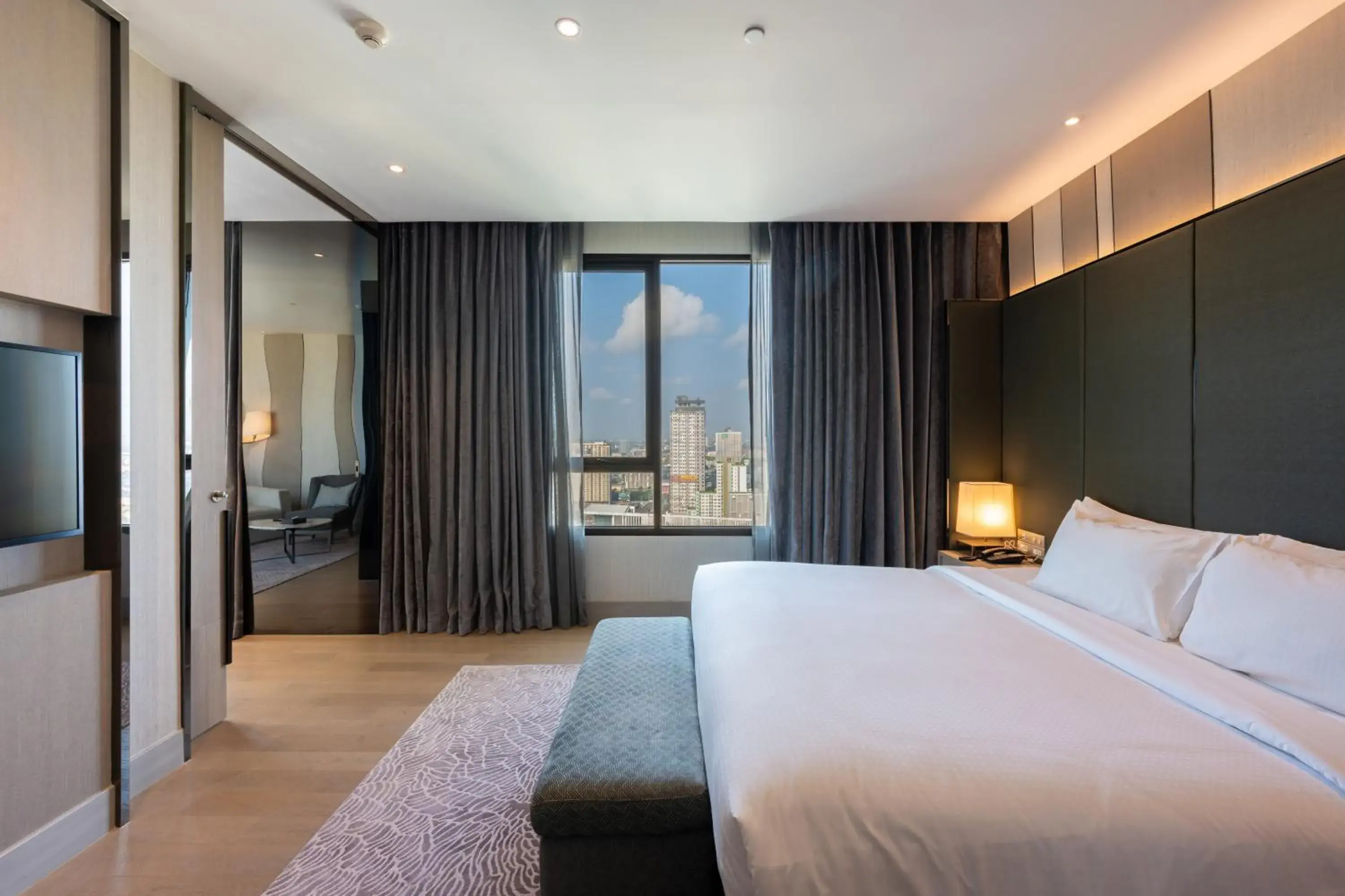 Executive Suite in Grand Richmond Stylish Convention Hotel Executive Suite in Grand Richmond Stylish Convention Hotel