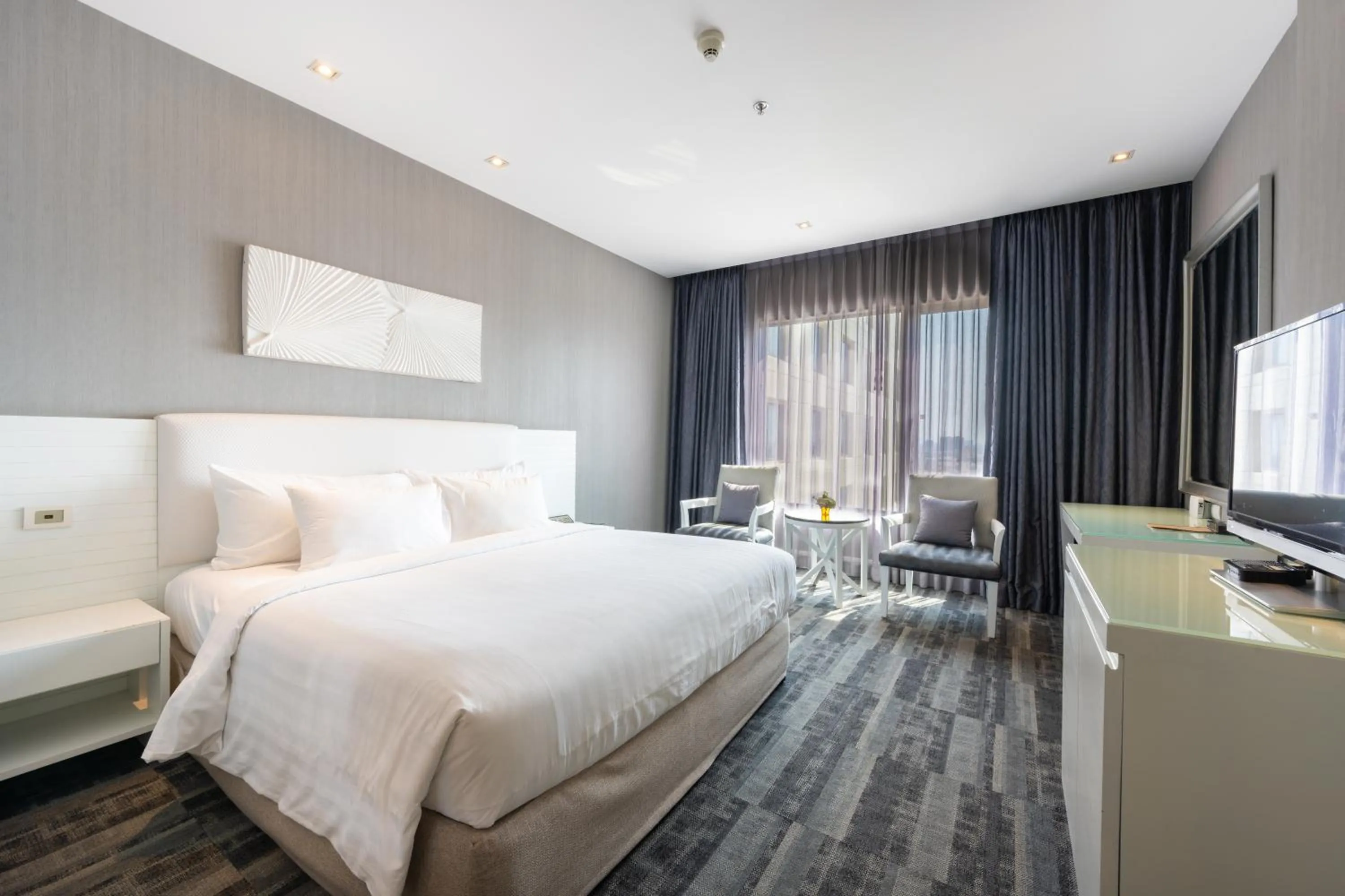 Bedroom, Bed in Grand Richmond Stylish Convention Hotel