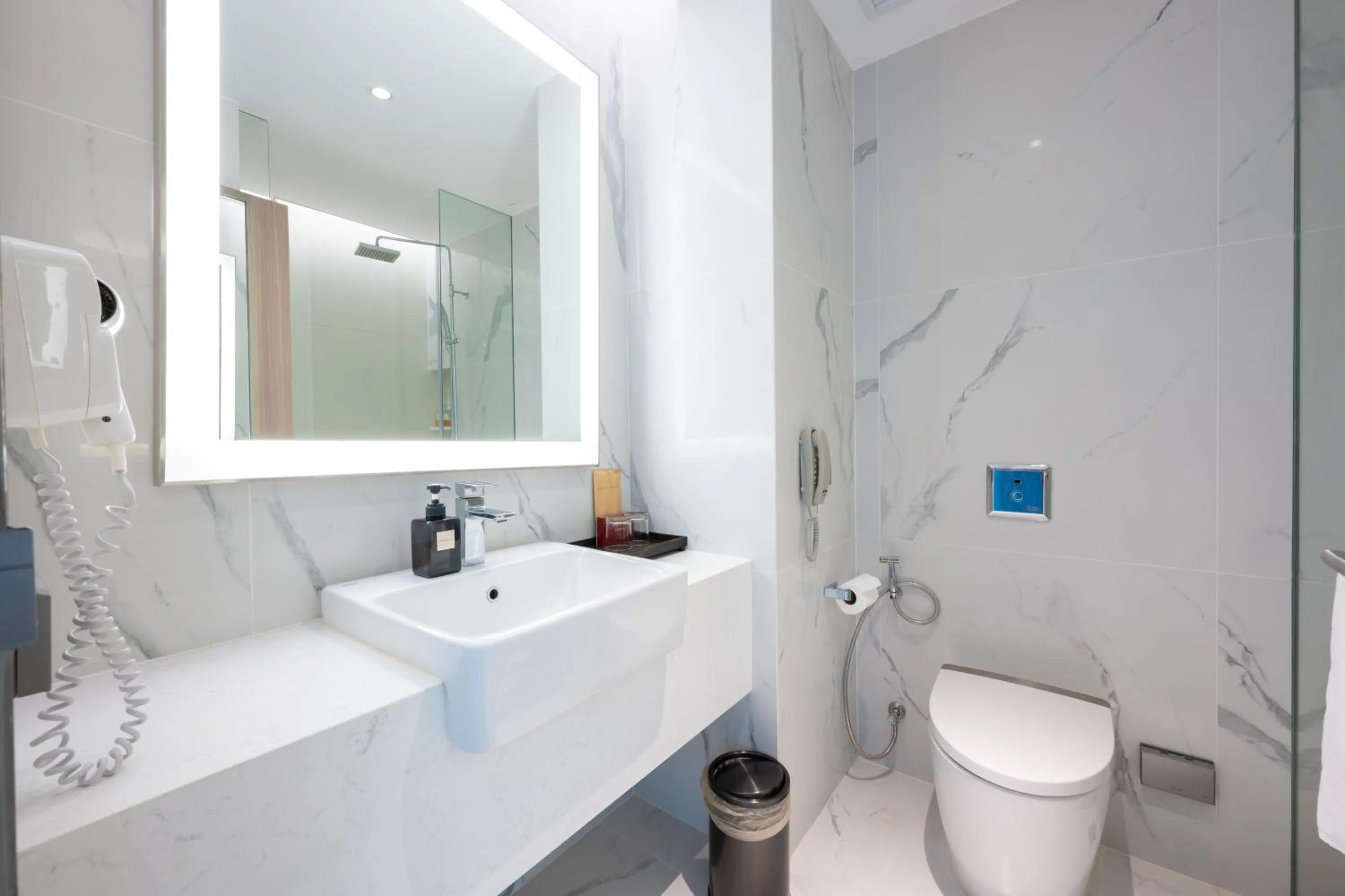 Shower in Grand Richmond Stylish Convention Hotel