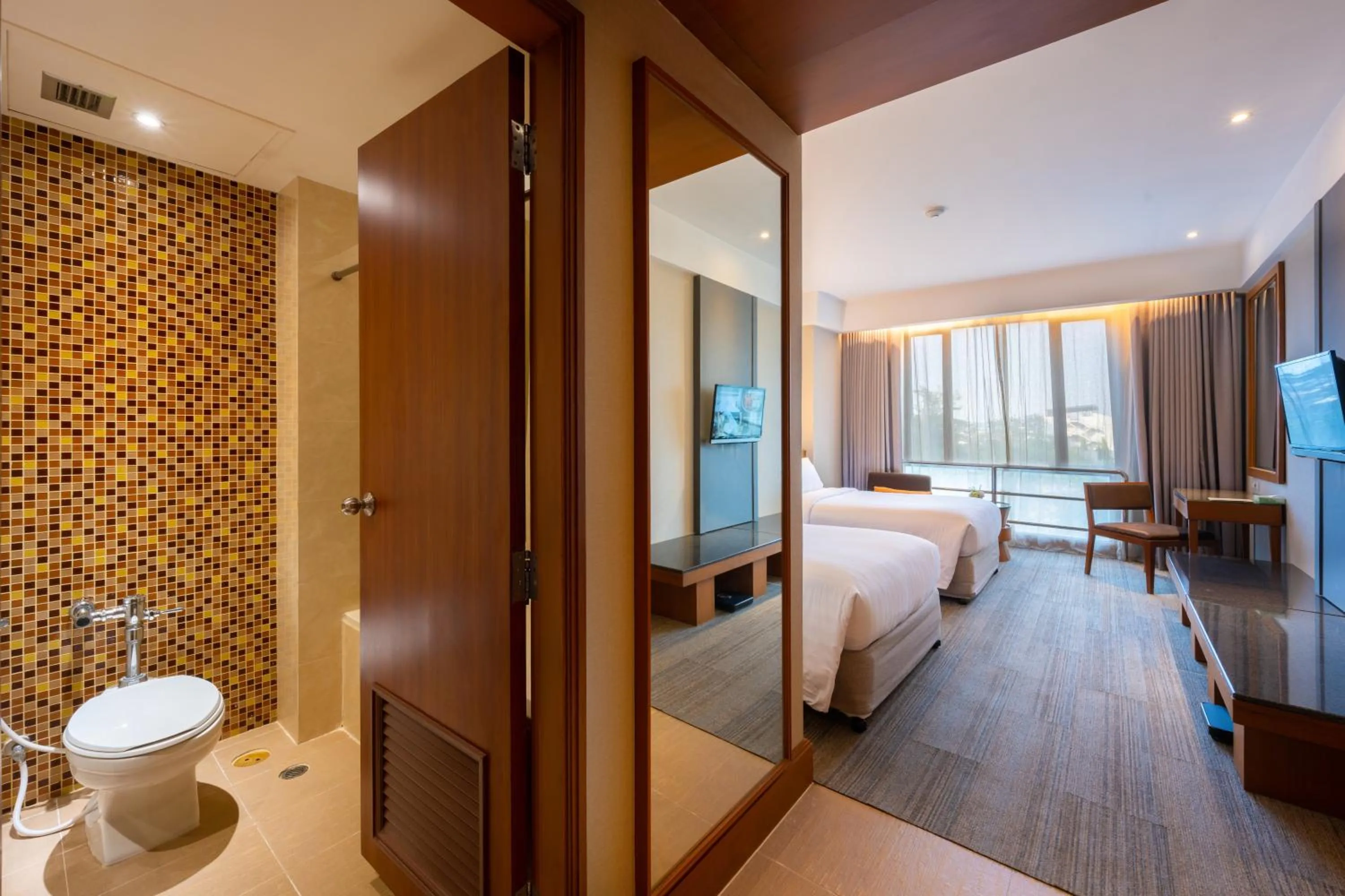 Bathroom, Bed in Grand Richmond Stylish Convention Hotel