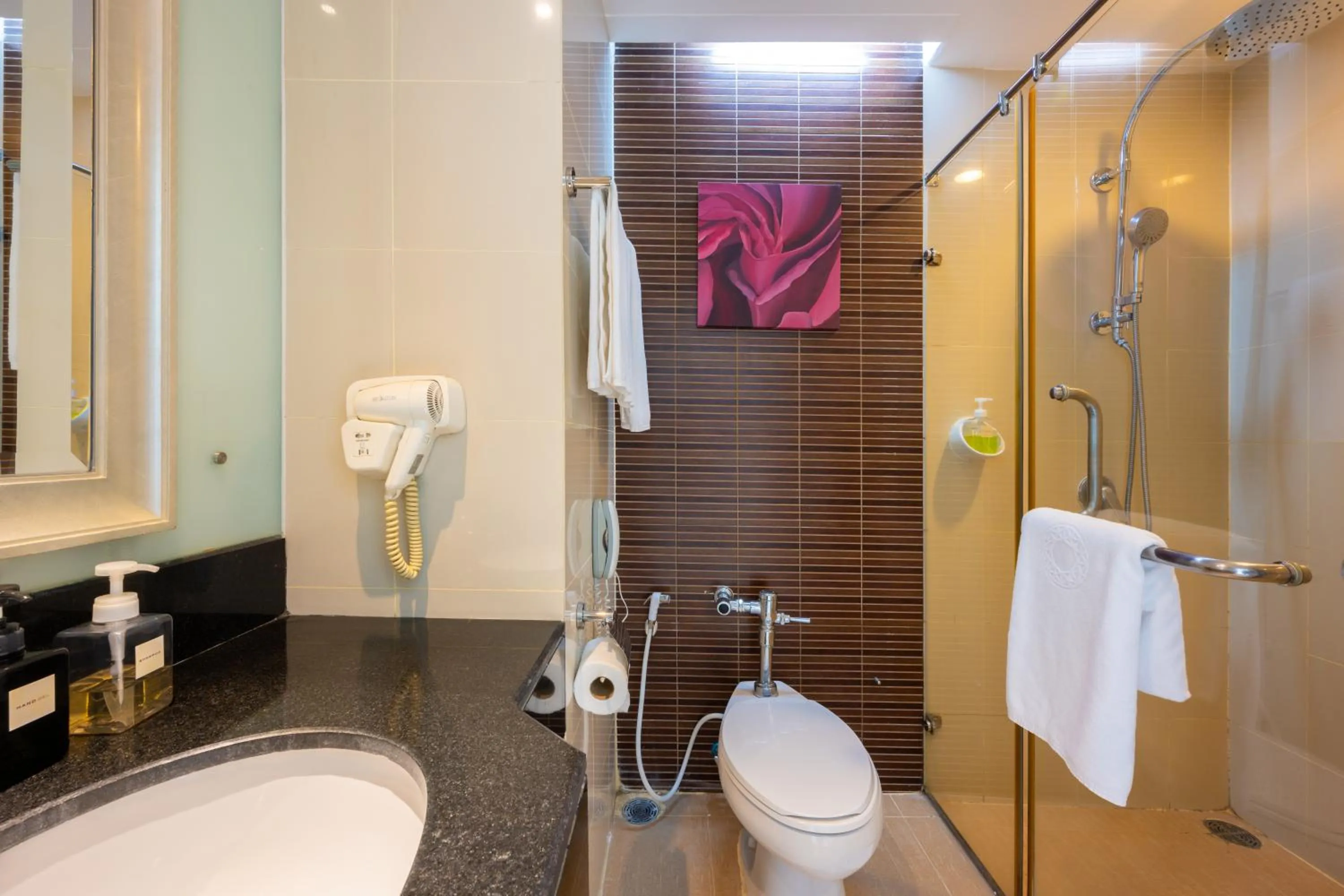 Shower in Grand Richmond Stylish Convention Hotel