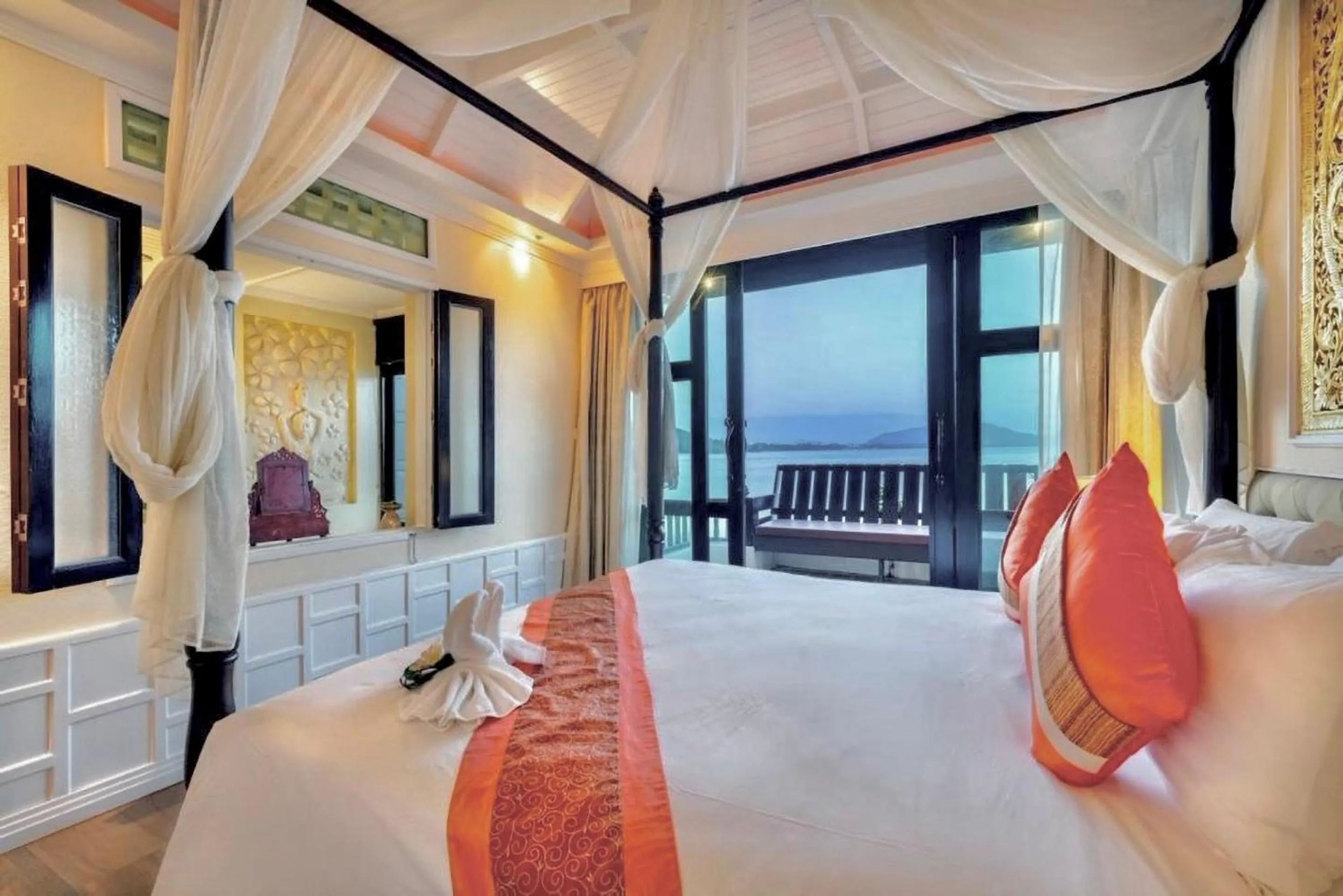 Bed in Racha Kiri Resort & Spa, Khanom
