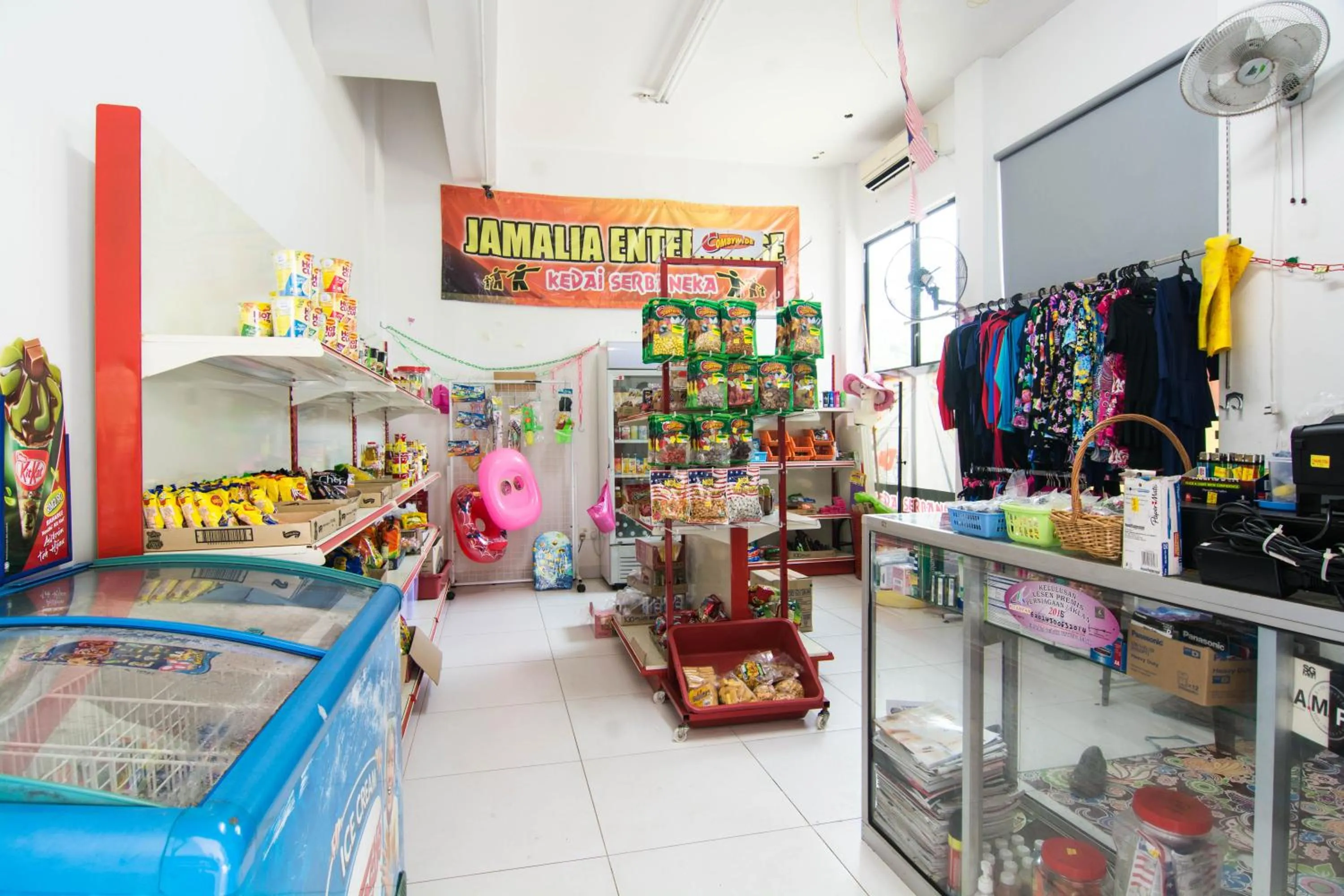 On-site shops in Holiday Homes At Samsuria Resort