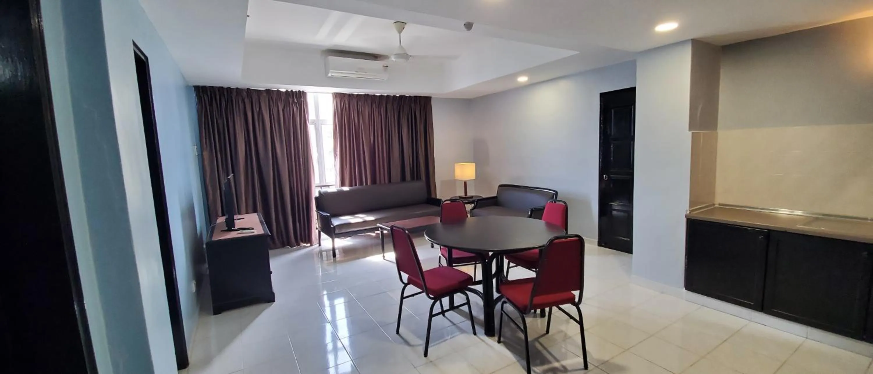 Living room in Leisure Cove Hotel and Apartments