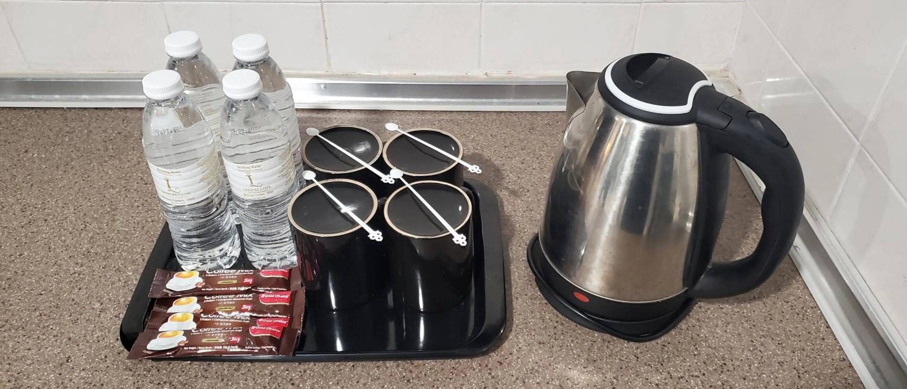 Coffee/tea facilities in Leisure Cove Hotel and Apartments