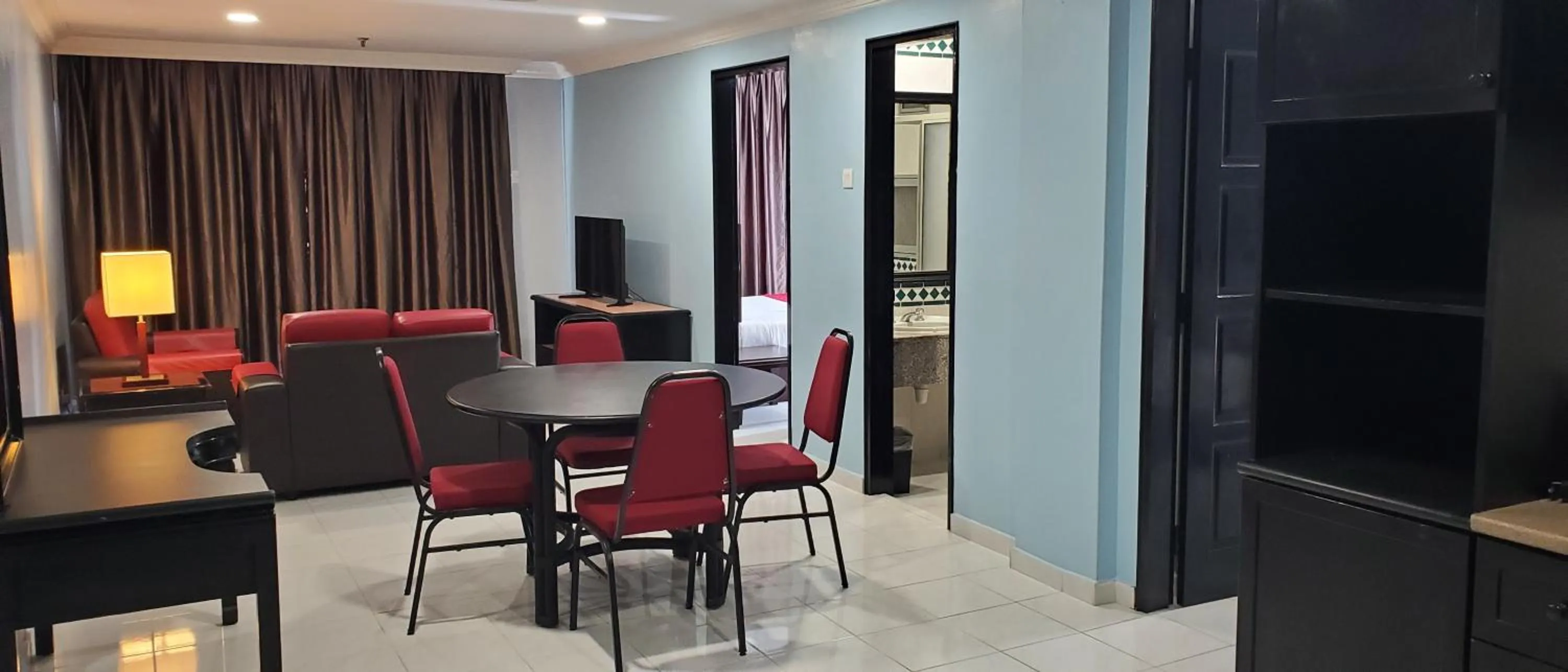 Living room in Leisure Cove Hotel and Apartments