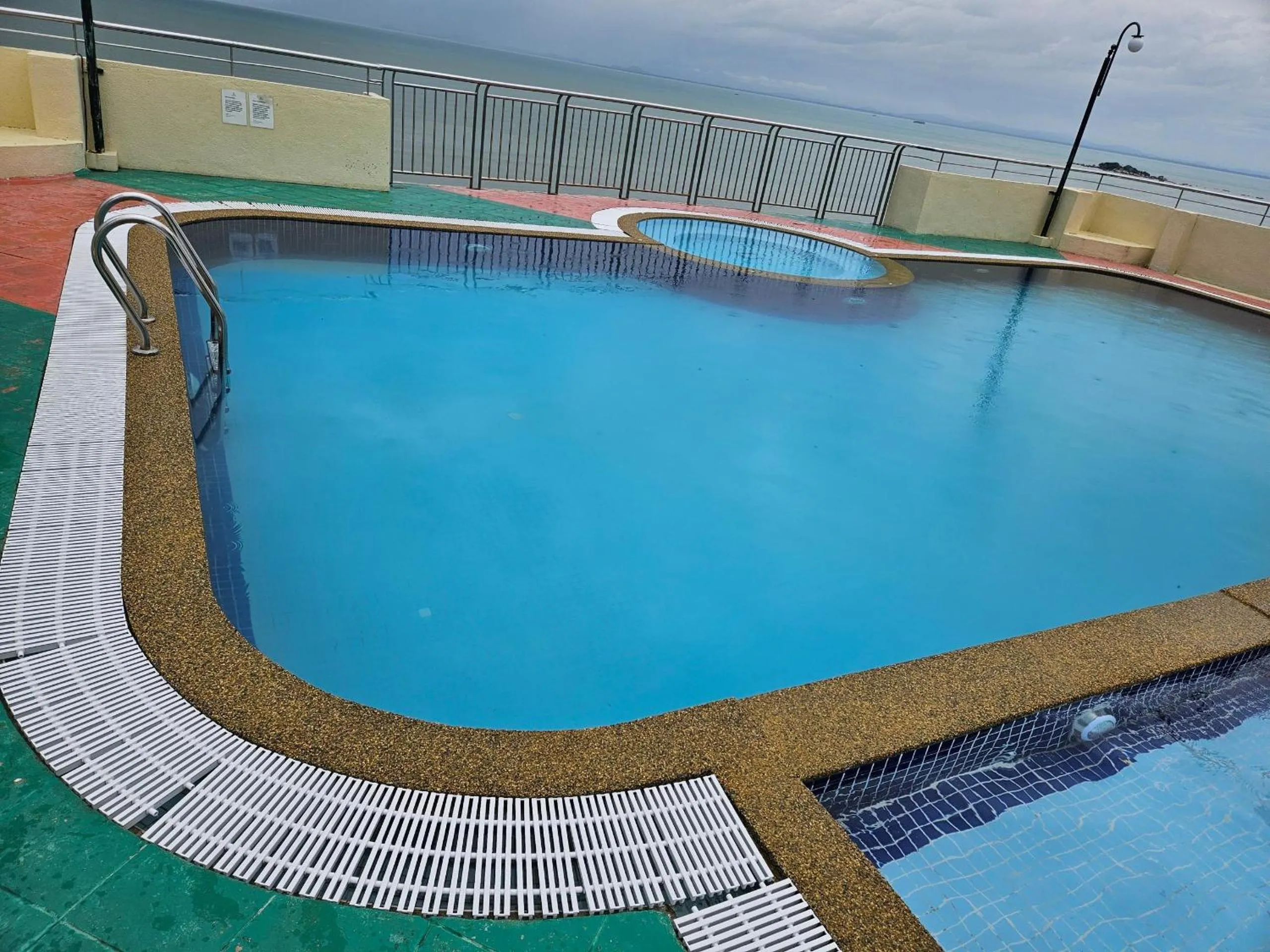 Swimming pool in Leisure Cove Hotel and Apartments