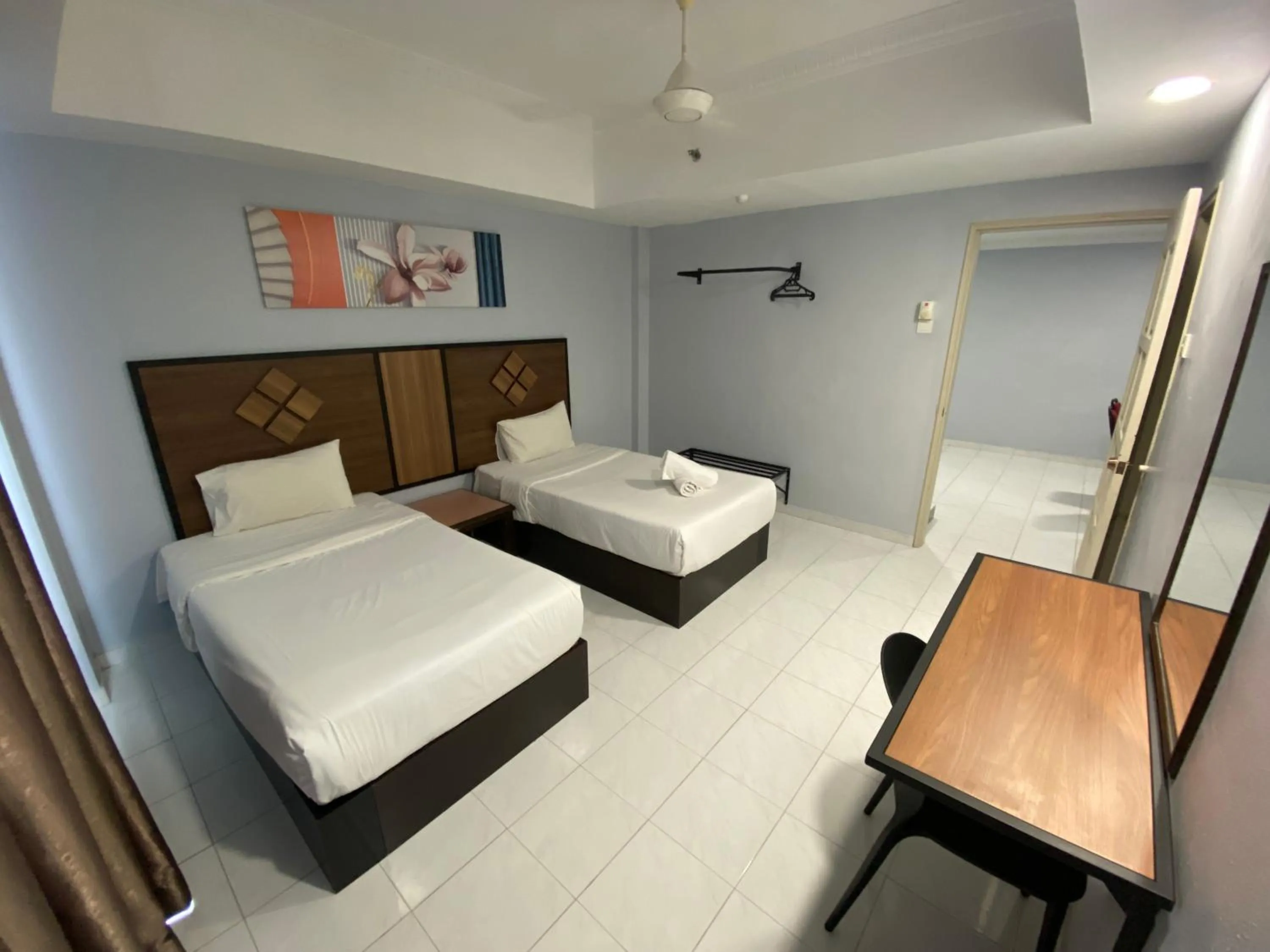 Bedroom, Bed in Leisure Cove Hotel and Apartments