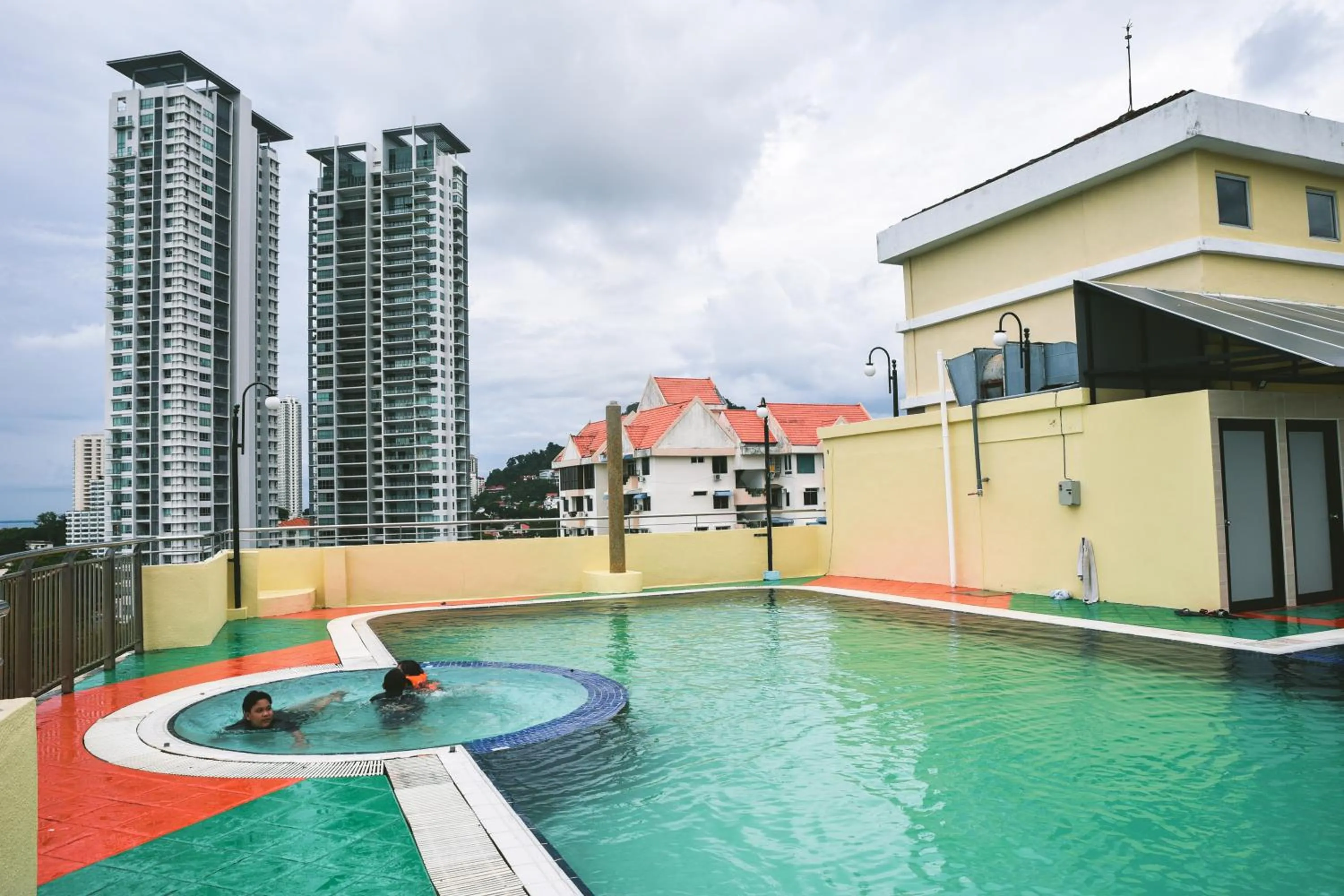 Swimming pool in Leisure Cove Hotel and Apartments