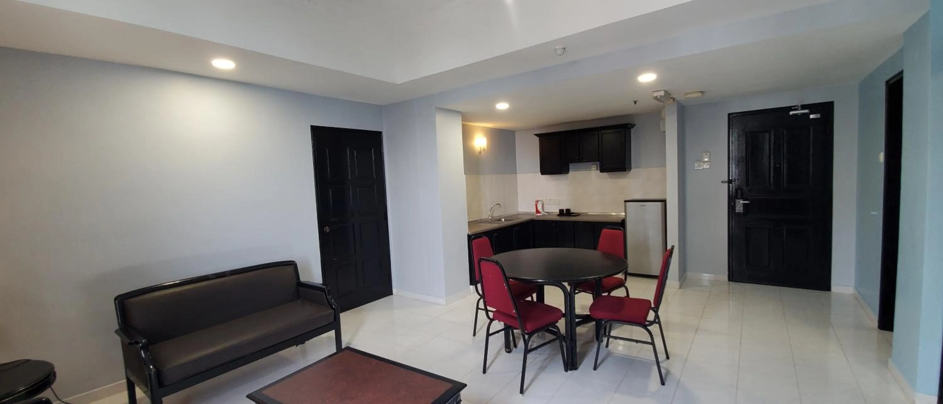 Living room in Leisure Cove Hotel and Apartments