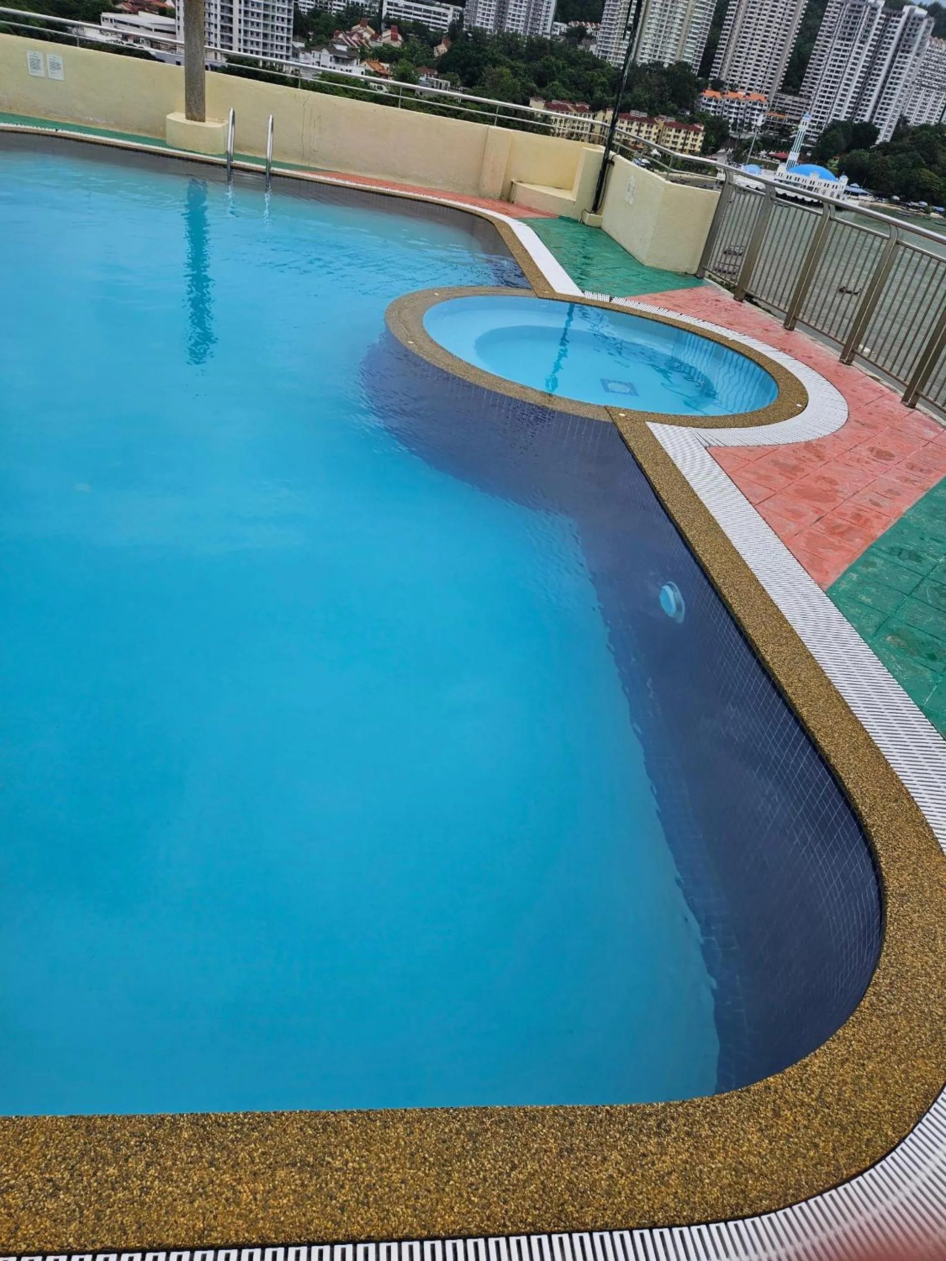 Swimming pool in Leisure Cove Hotel and Apartments
