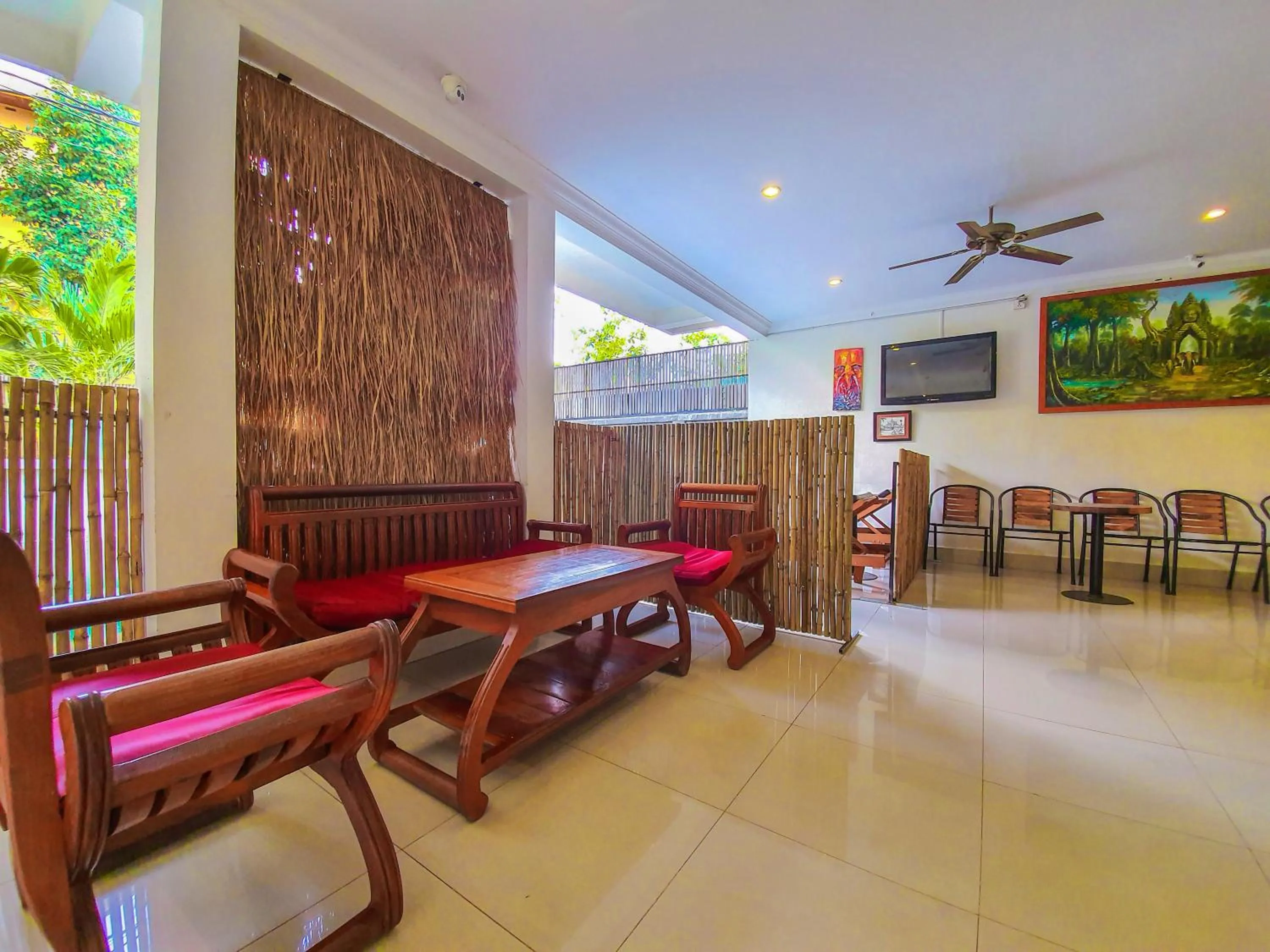 Communal lounge/ TV room in Plumeria Hotel & Spa