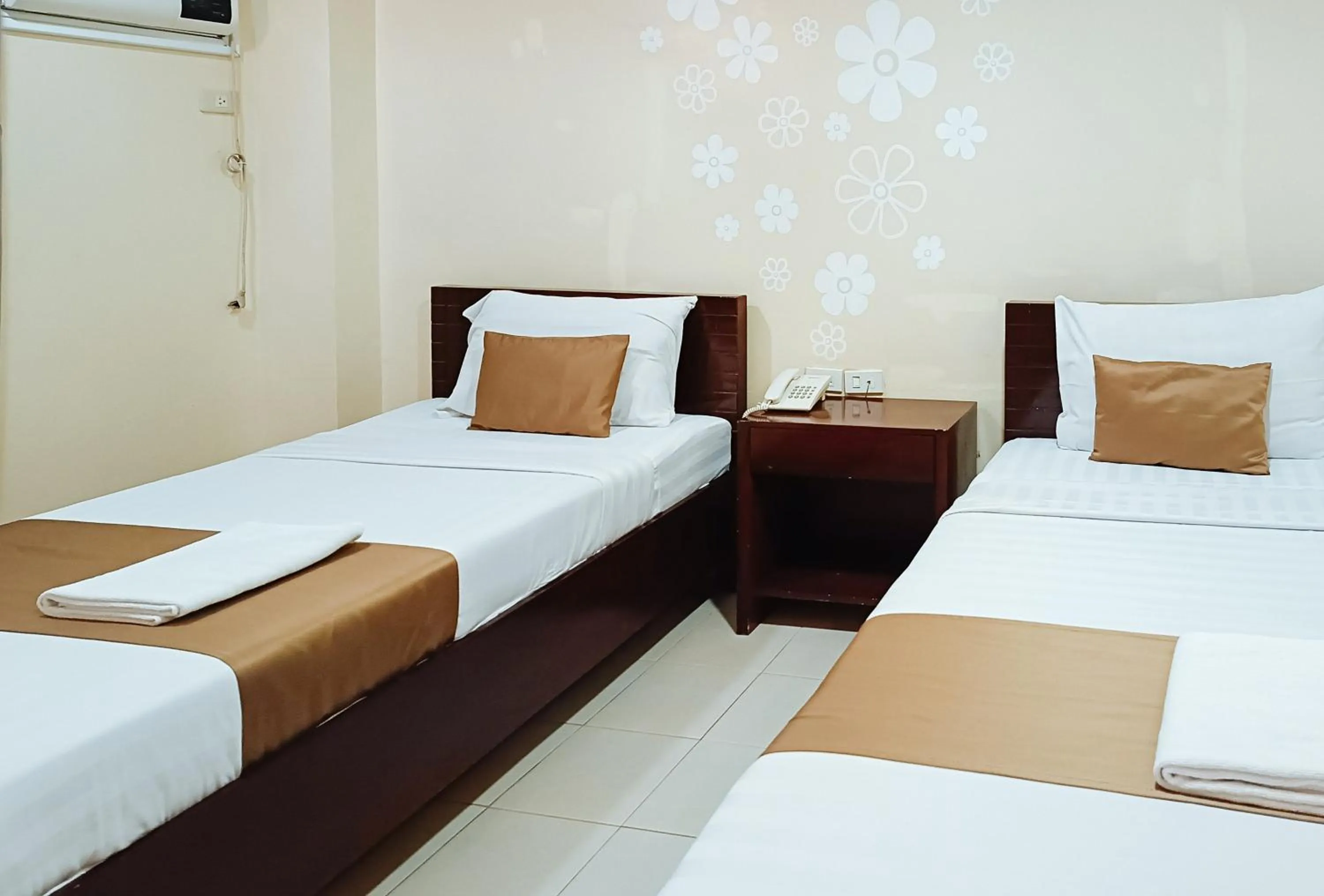 Bed in Hotel Juliana by RedDoorz