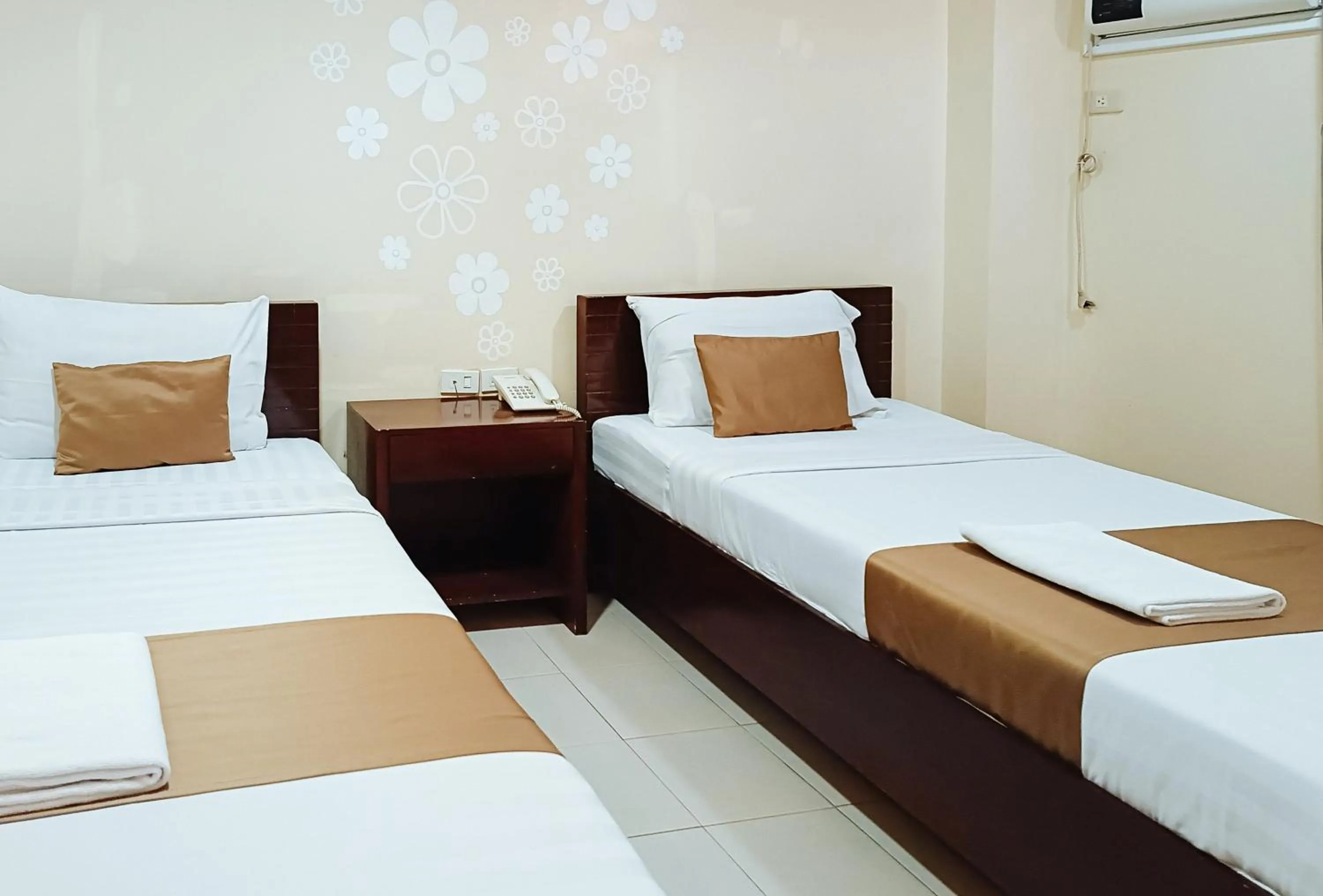 Bed in Hotel Juliana by RedDoorz