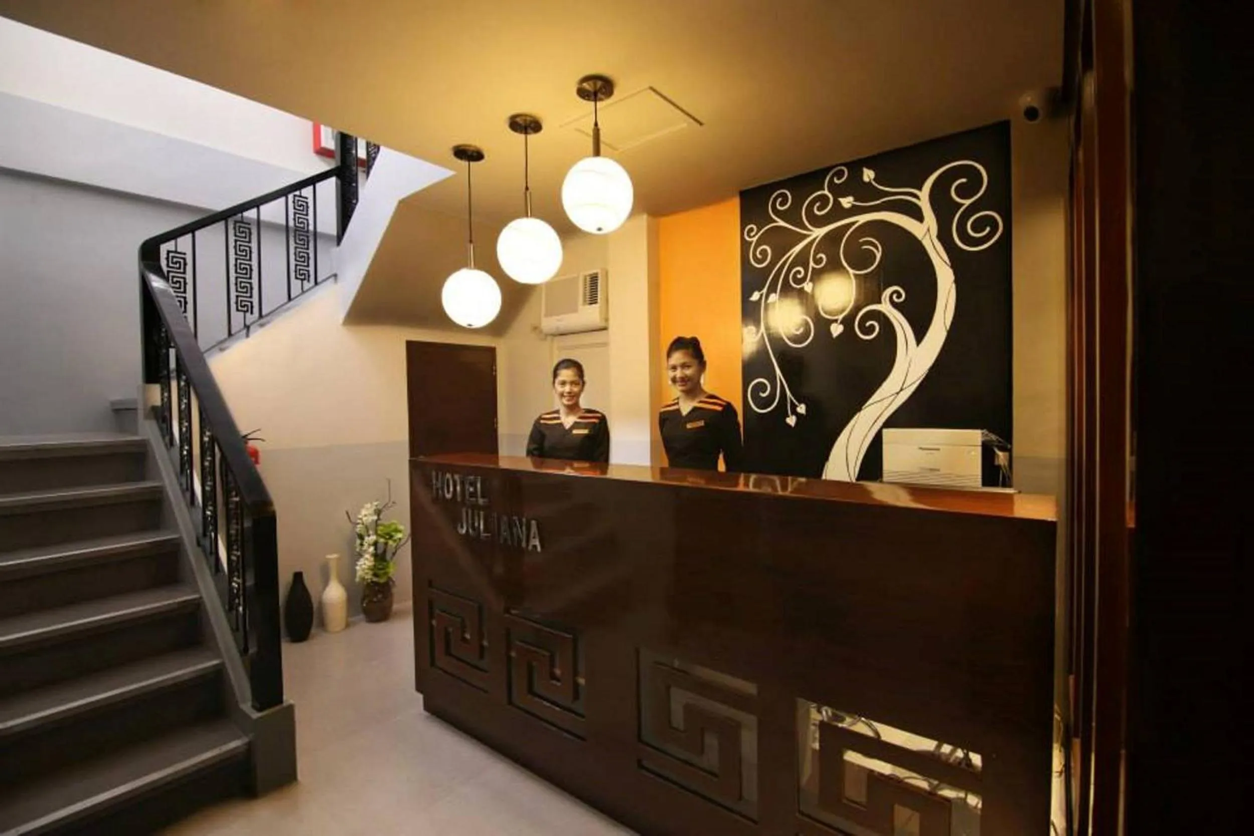 People in Hotel Juliana by RedDoorz