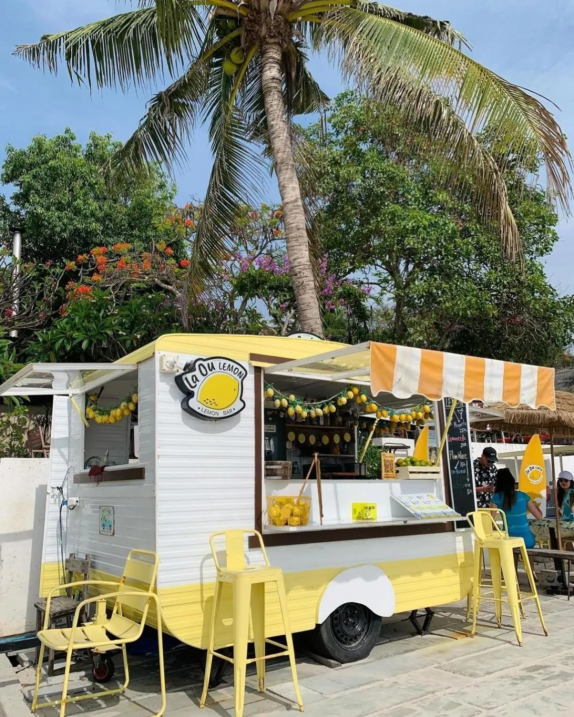 Drinks in Veranda Lodge