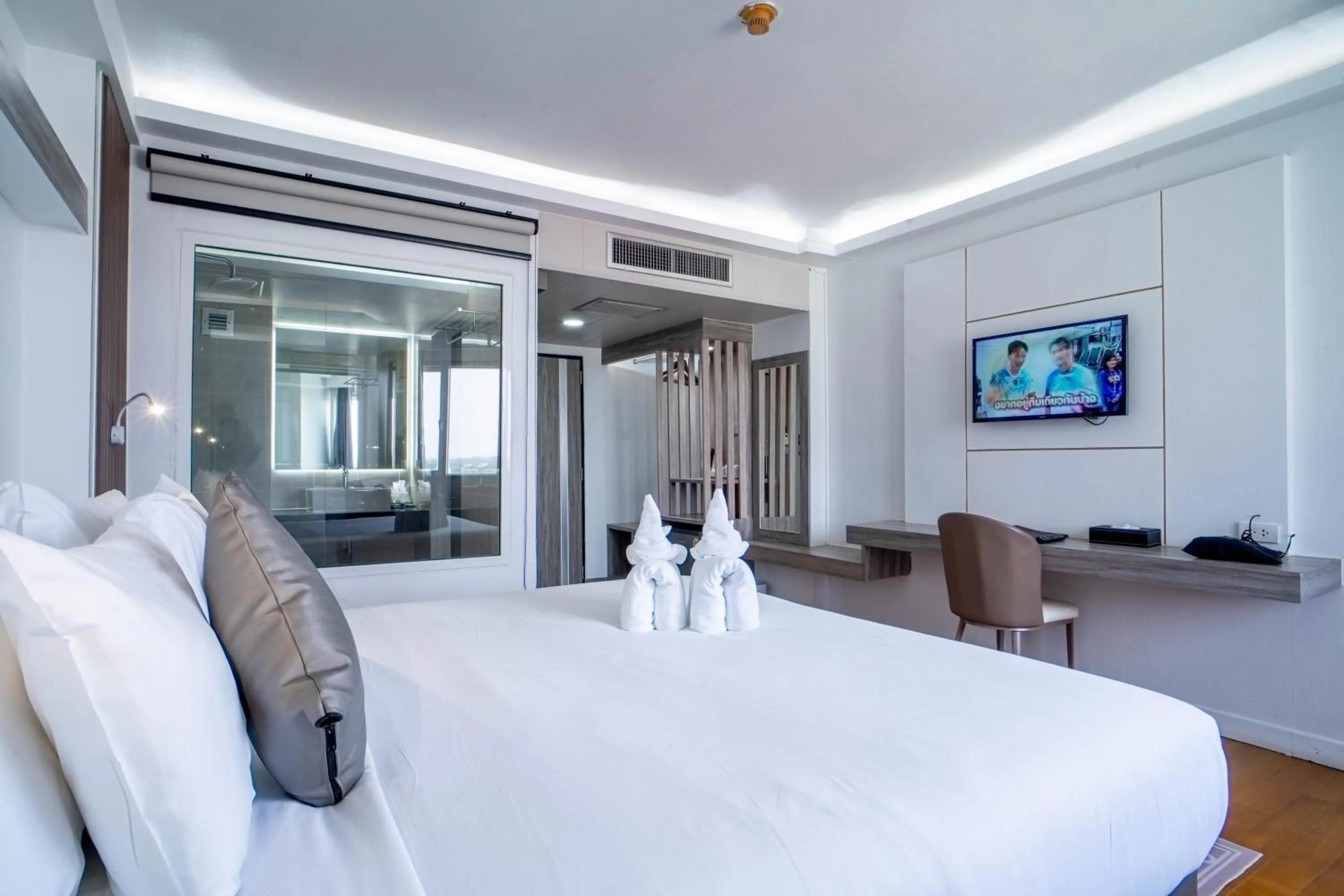 Bed in Thong Tarin Hotel