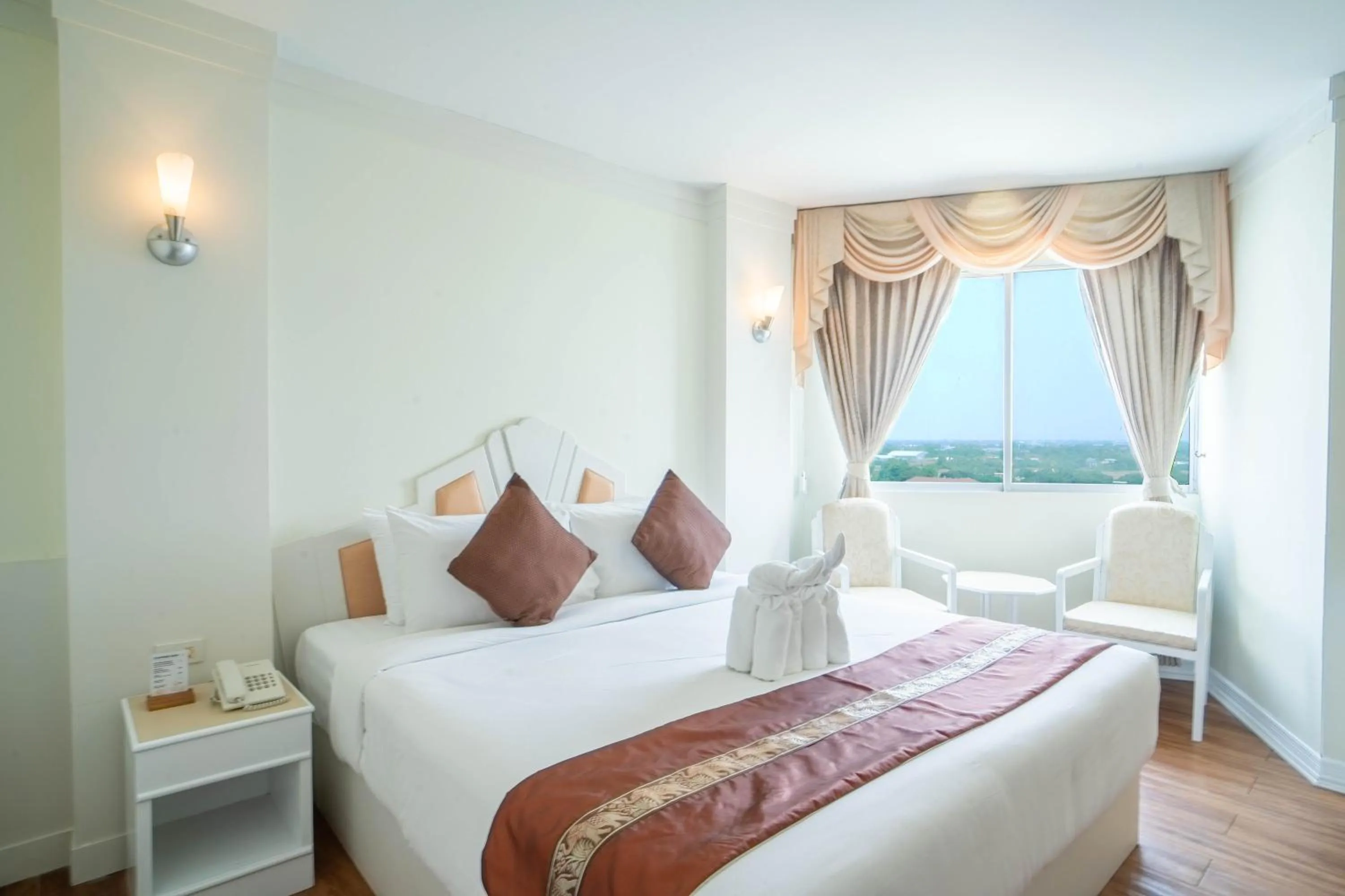 Bed in Thong Tarin Hotel