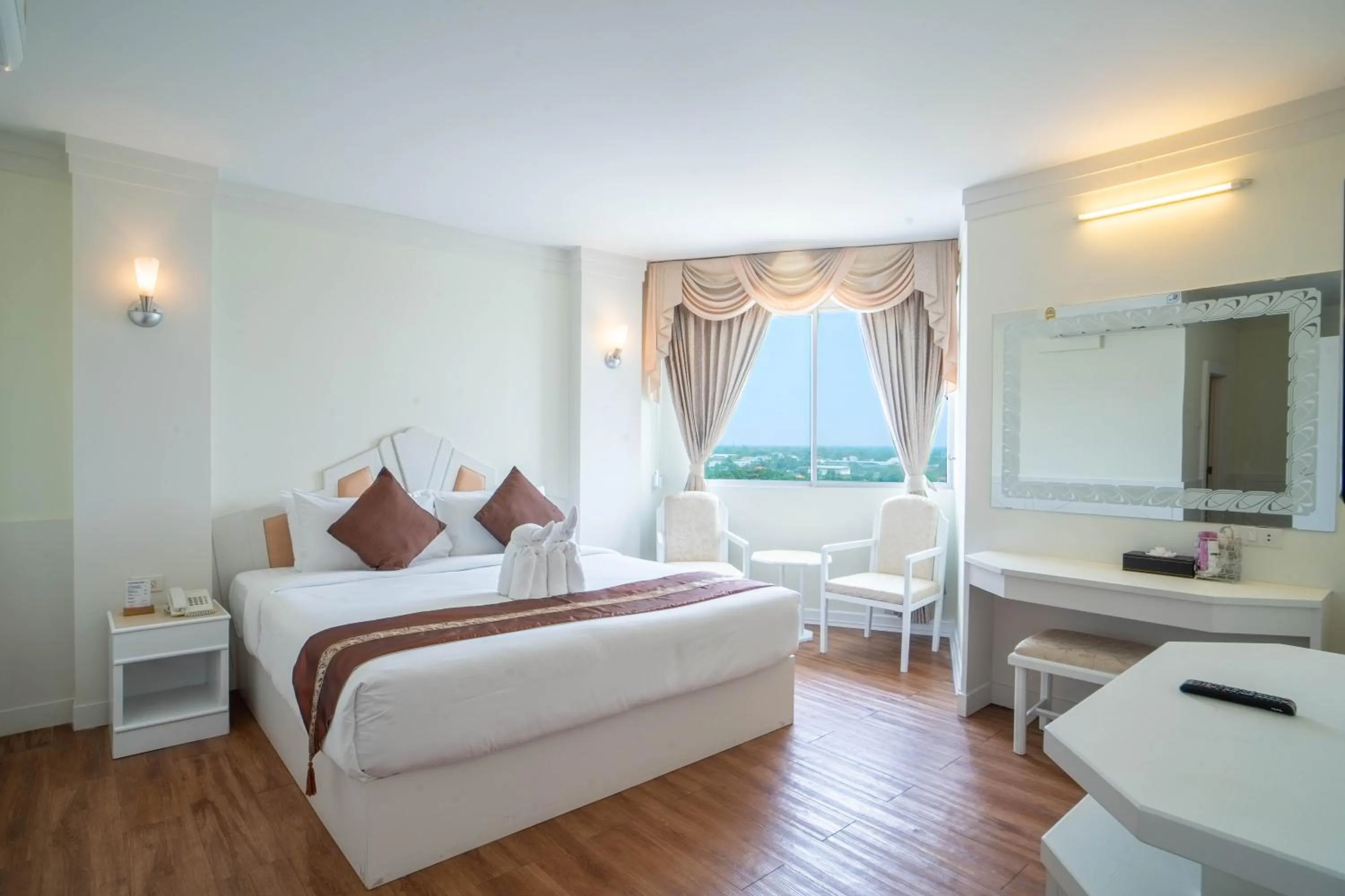 Bed in Thong Tarin Hotel