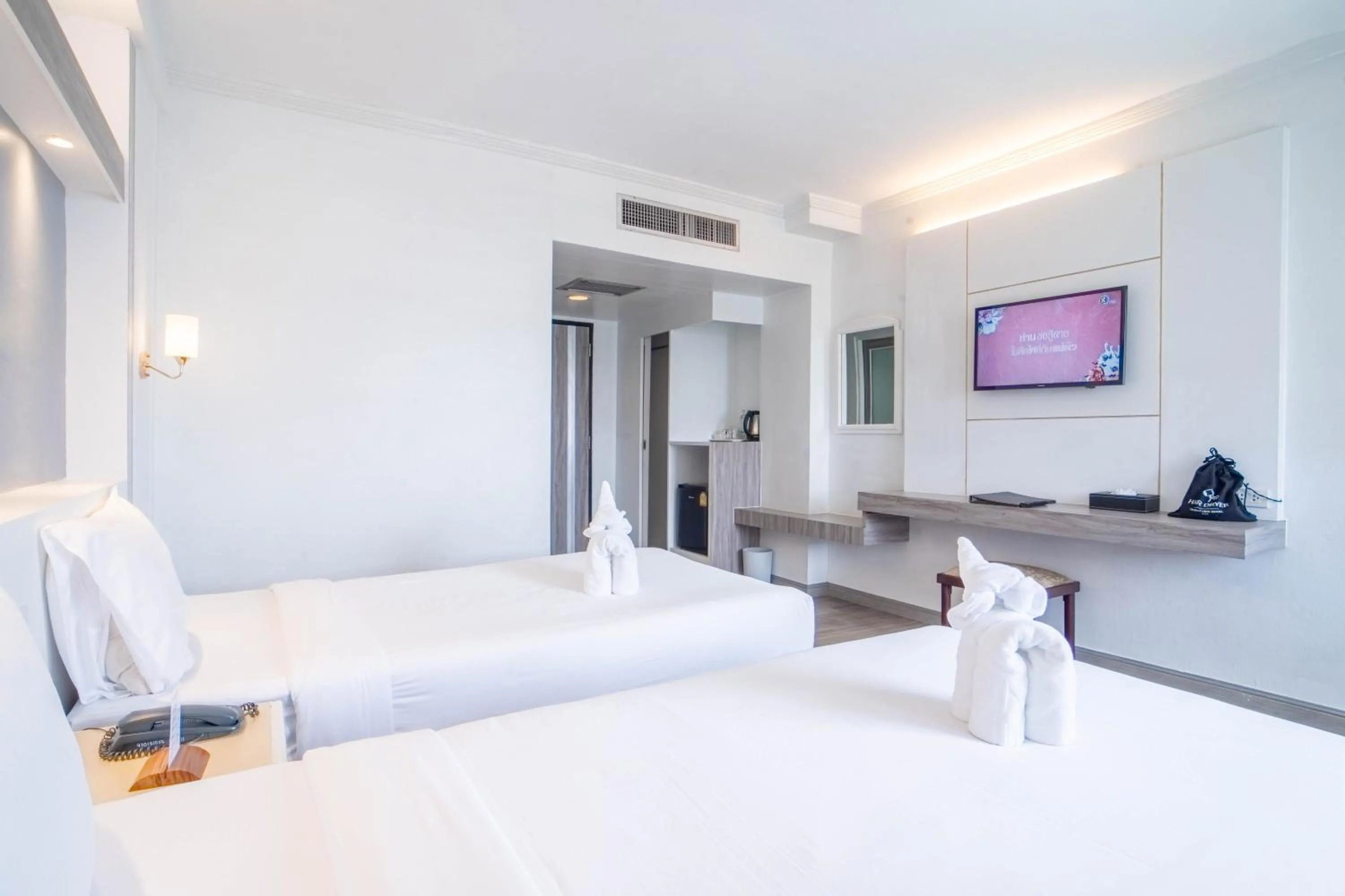 TV and multimedia, Bed in Thong Tarin Hotel