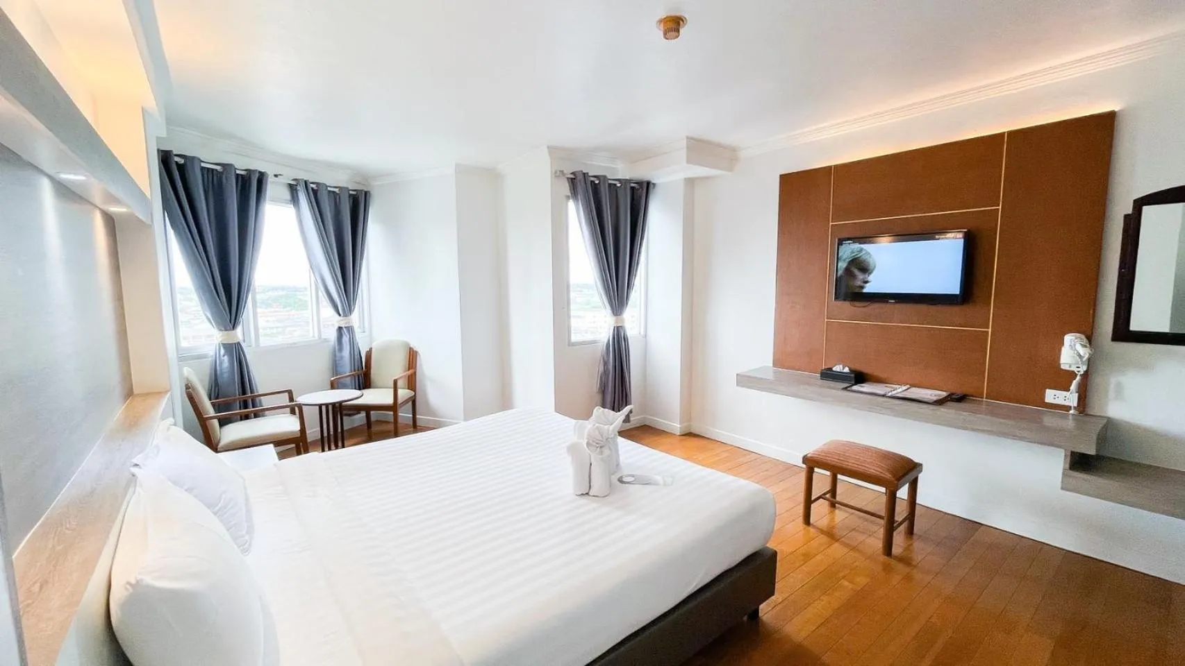 Bedroom, Bed in Thong Tarin Hotel