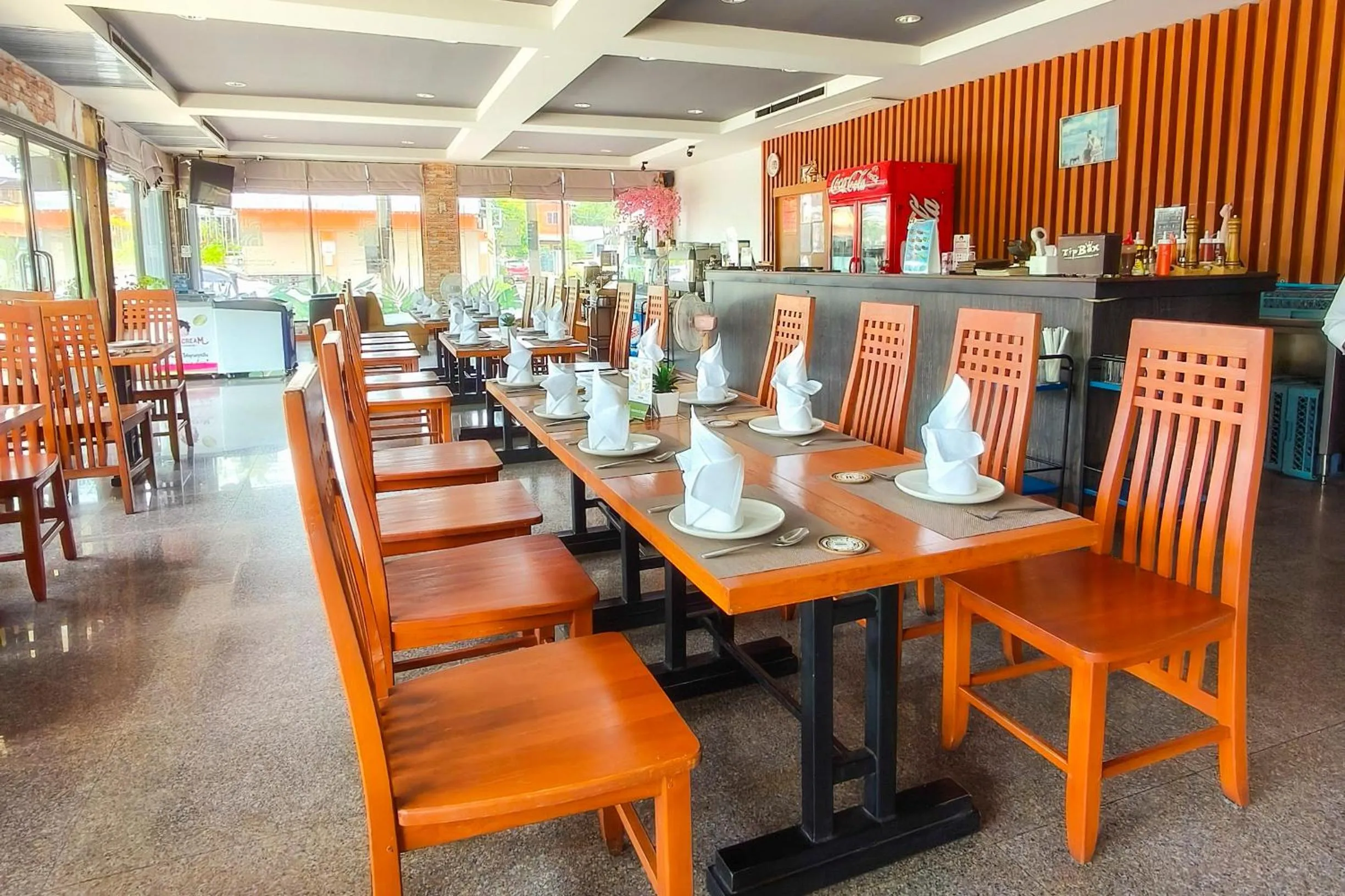 Restaurant/places to eat in Thong Tarin Hotel