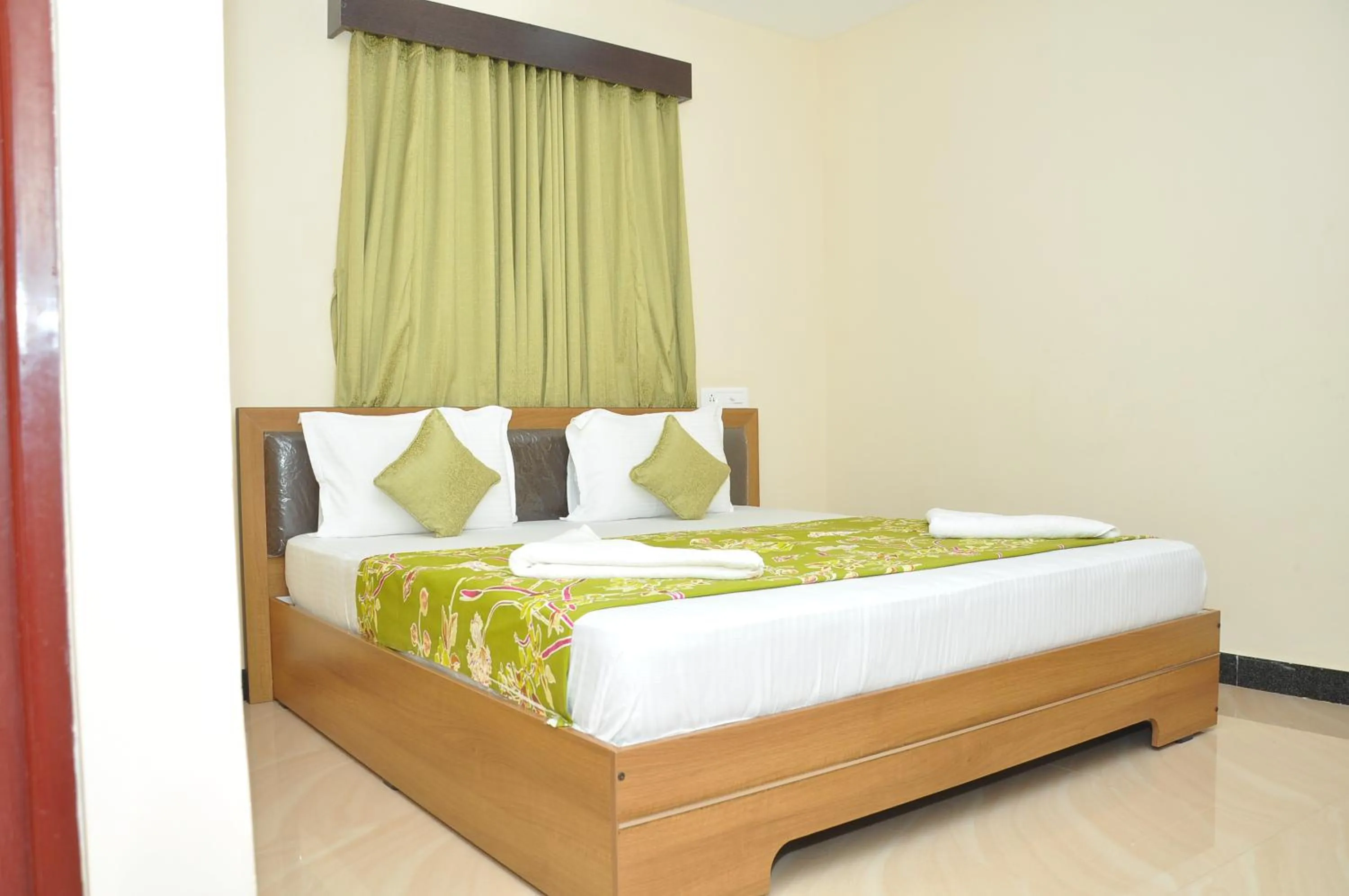 Photo of the whole room in Hotel New Amirtham inn