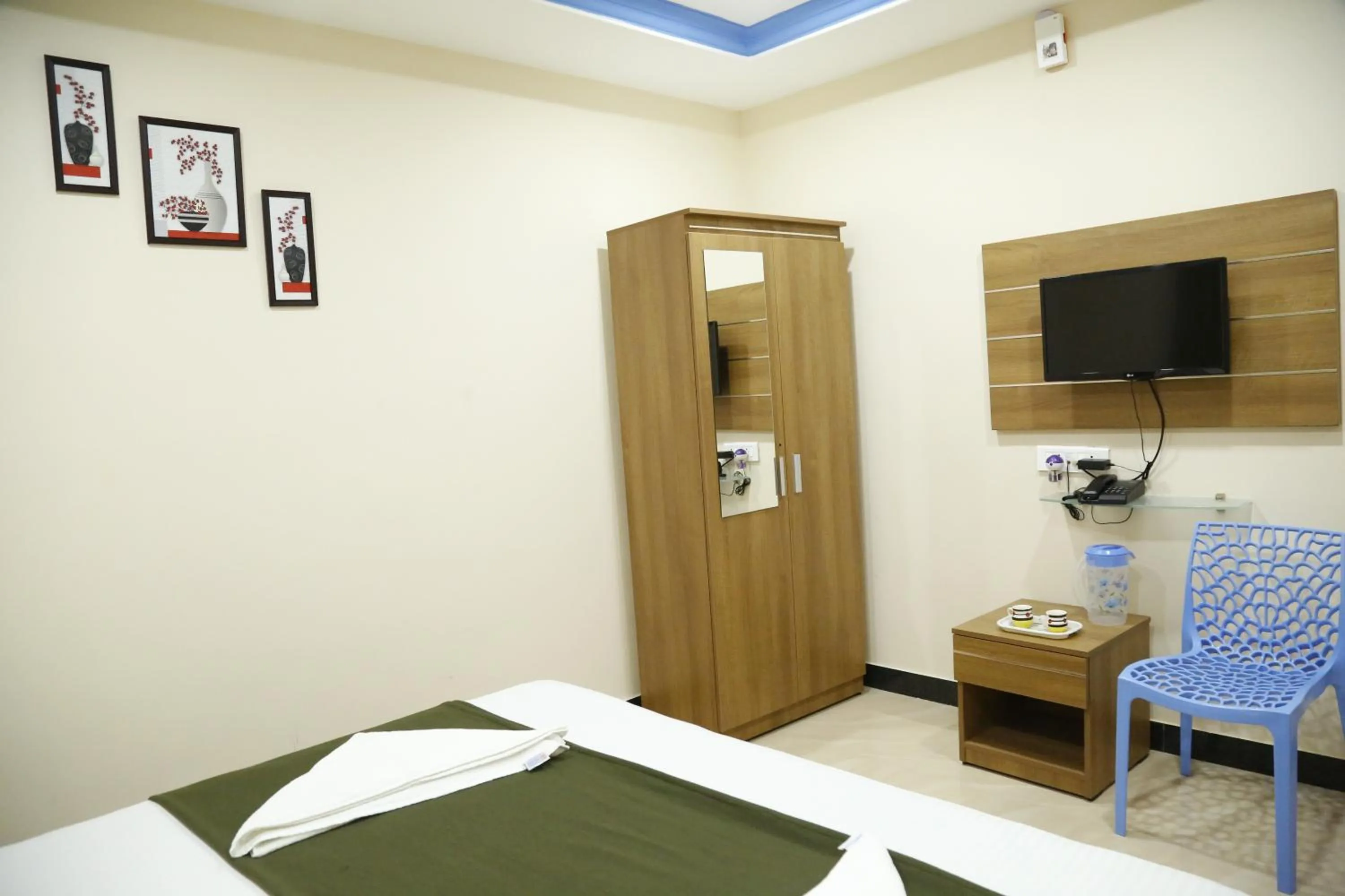 Bedroom in Hotel New Amirtham inn