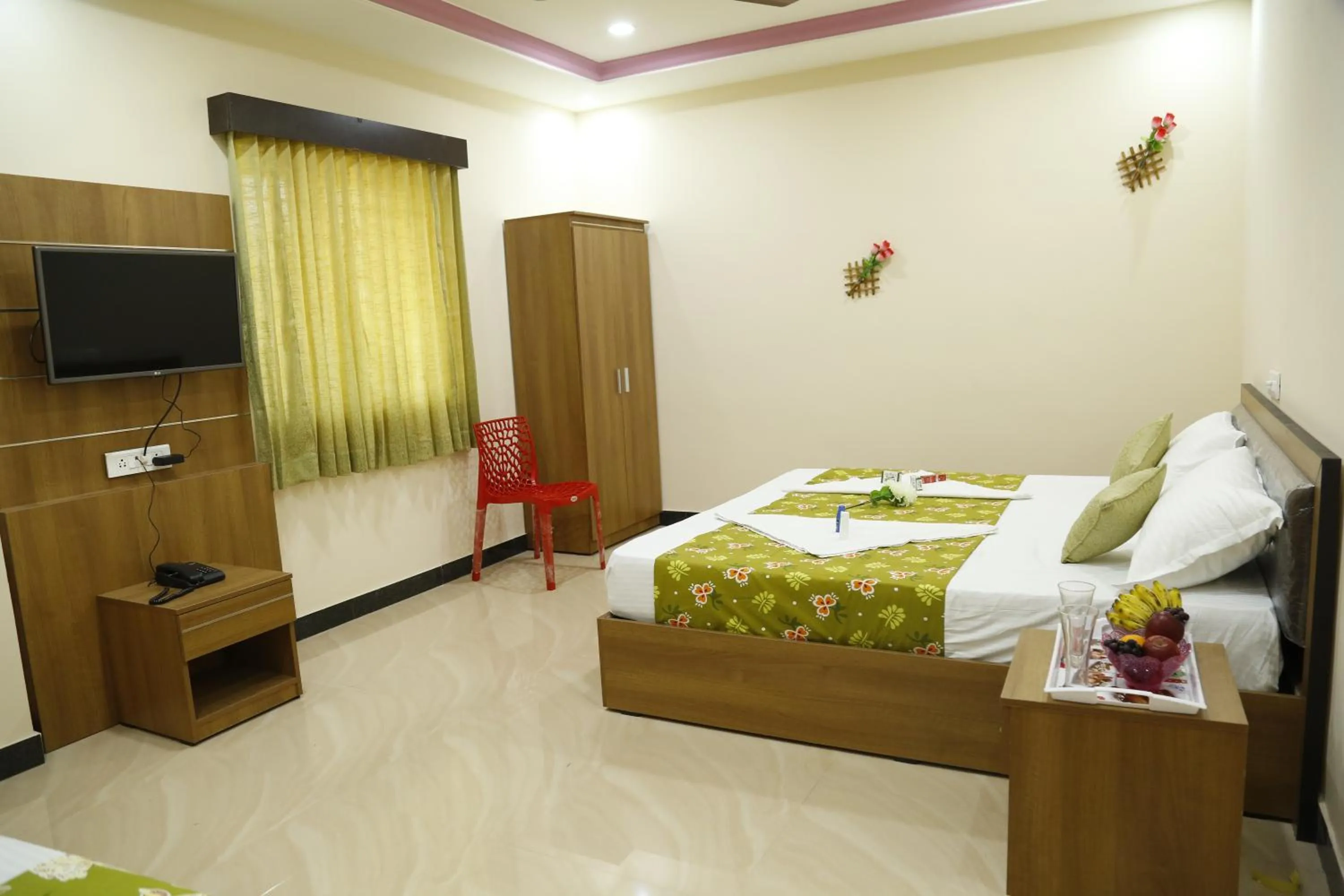 Photo of the whole room in Hotel New Amirtham inn