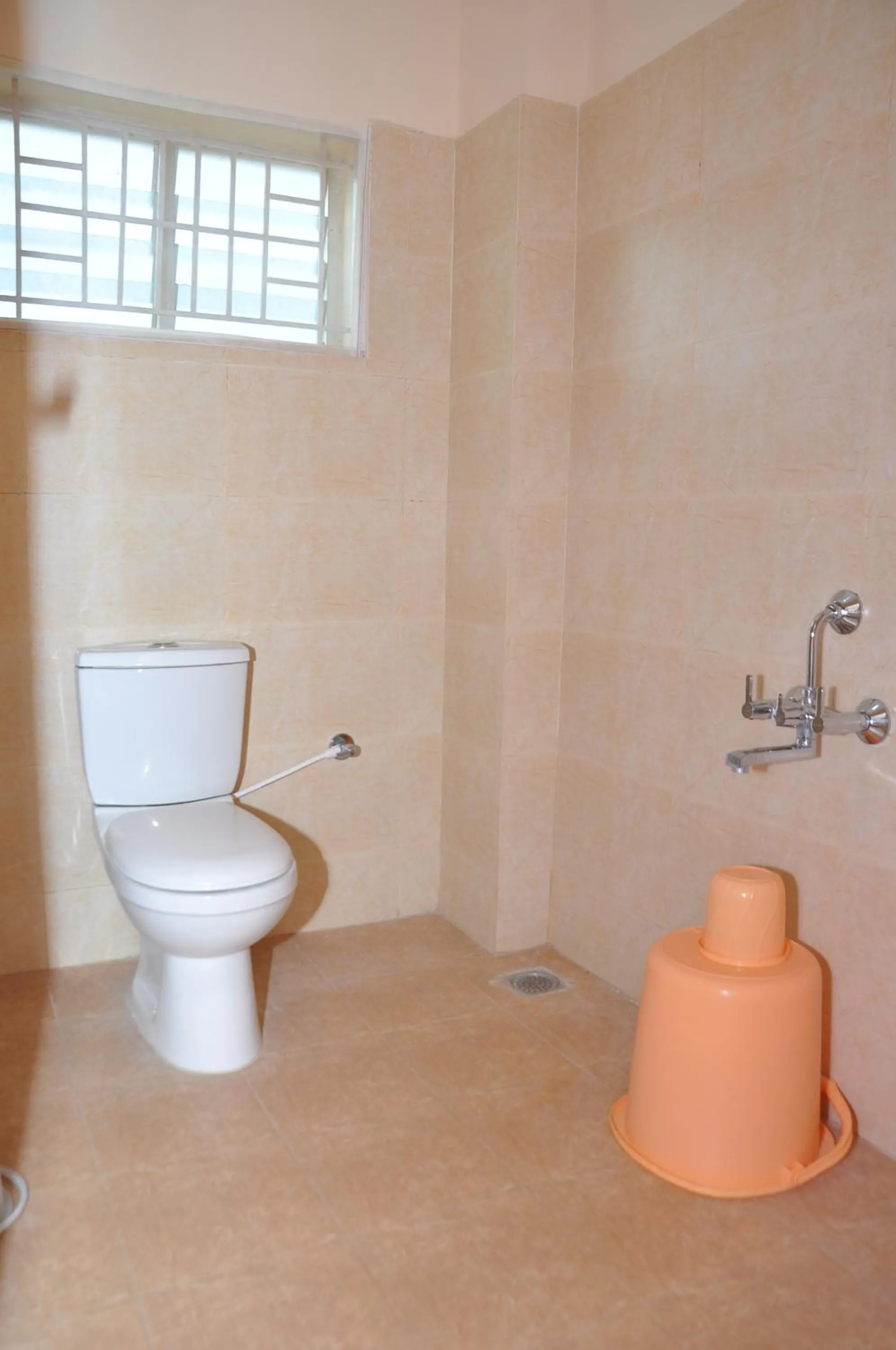 Toilet in Hotel New Amirtham inn