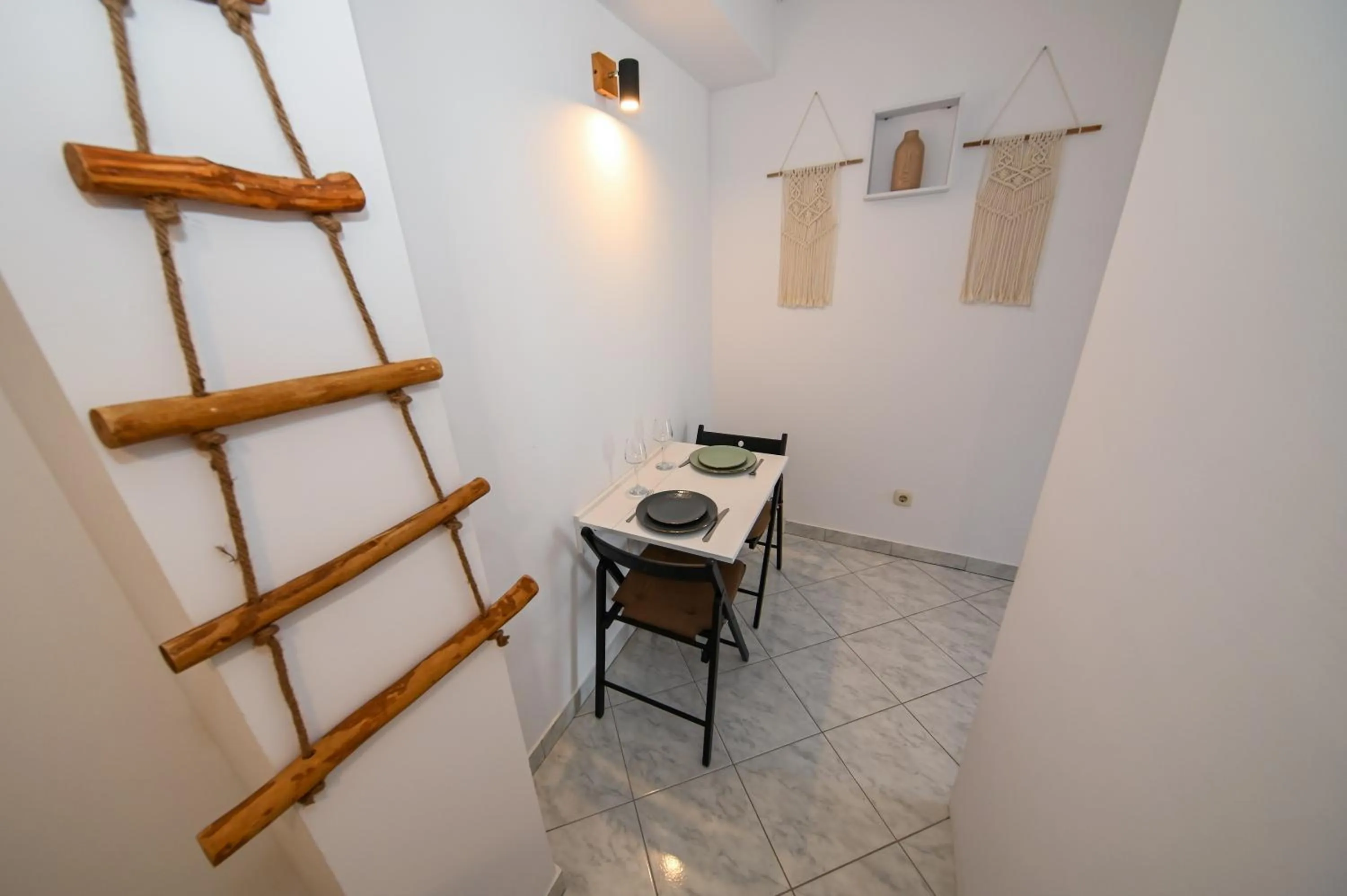 The Lazy Monkey Hostel & Apartments