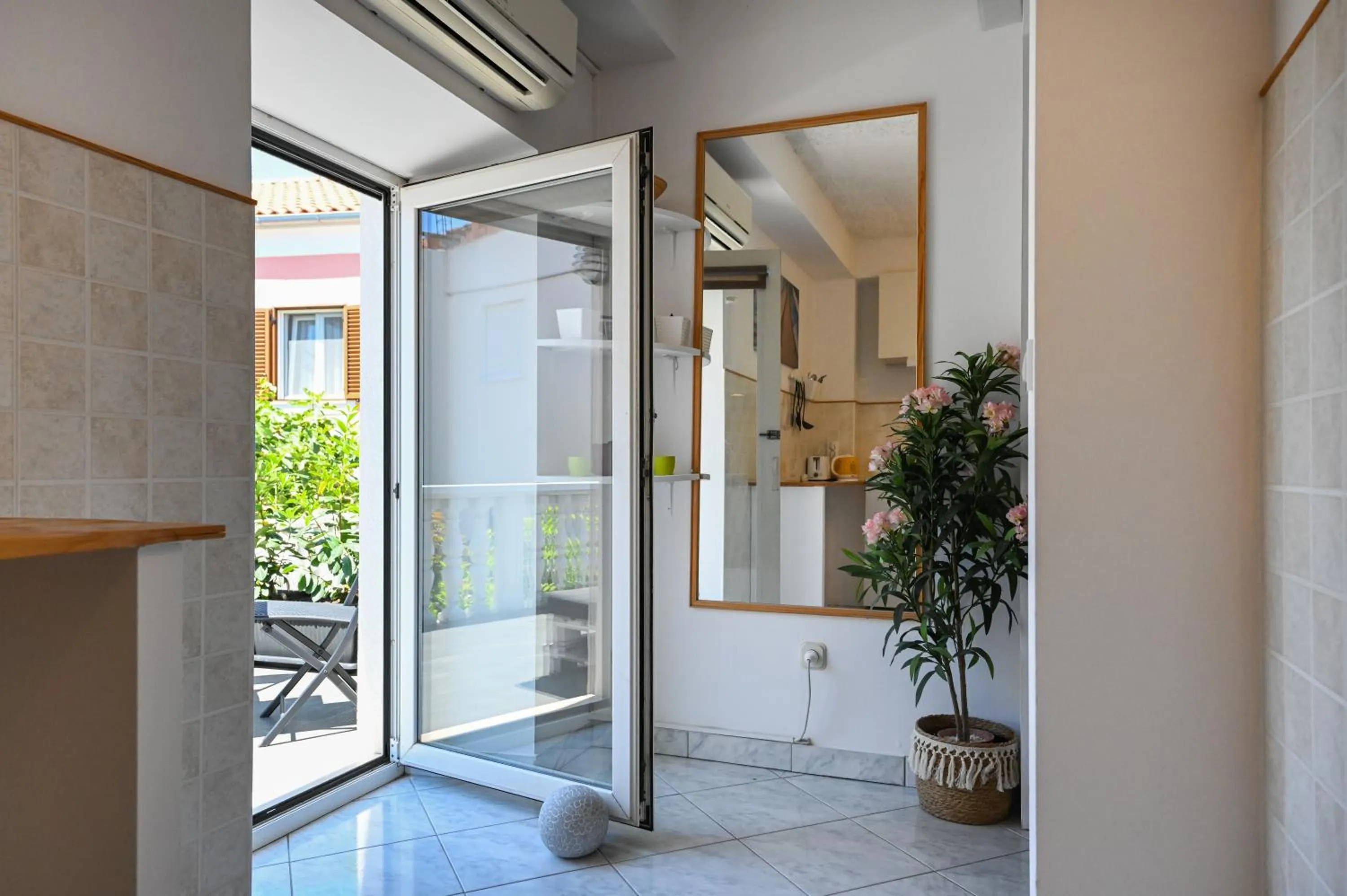 The Lazy Monkey Hostel & Apartments