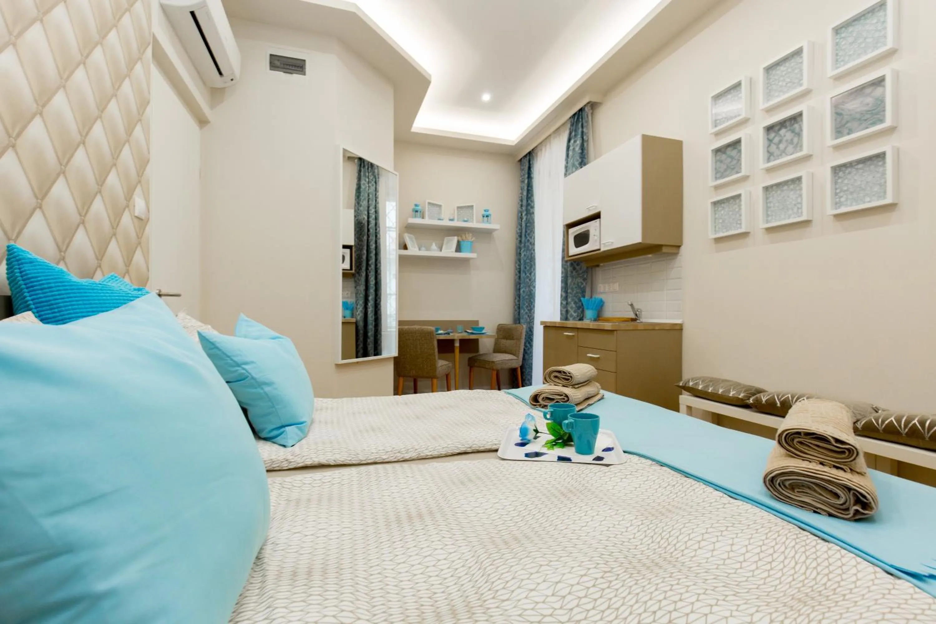 Photo of the whole room, Bed in Budapest Holiday Colours