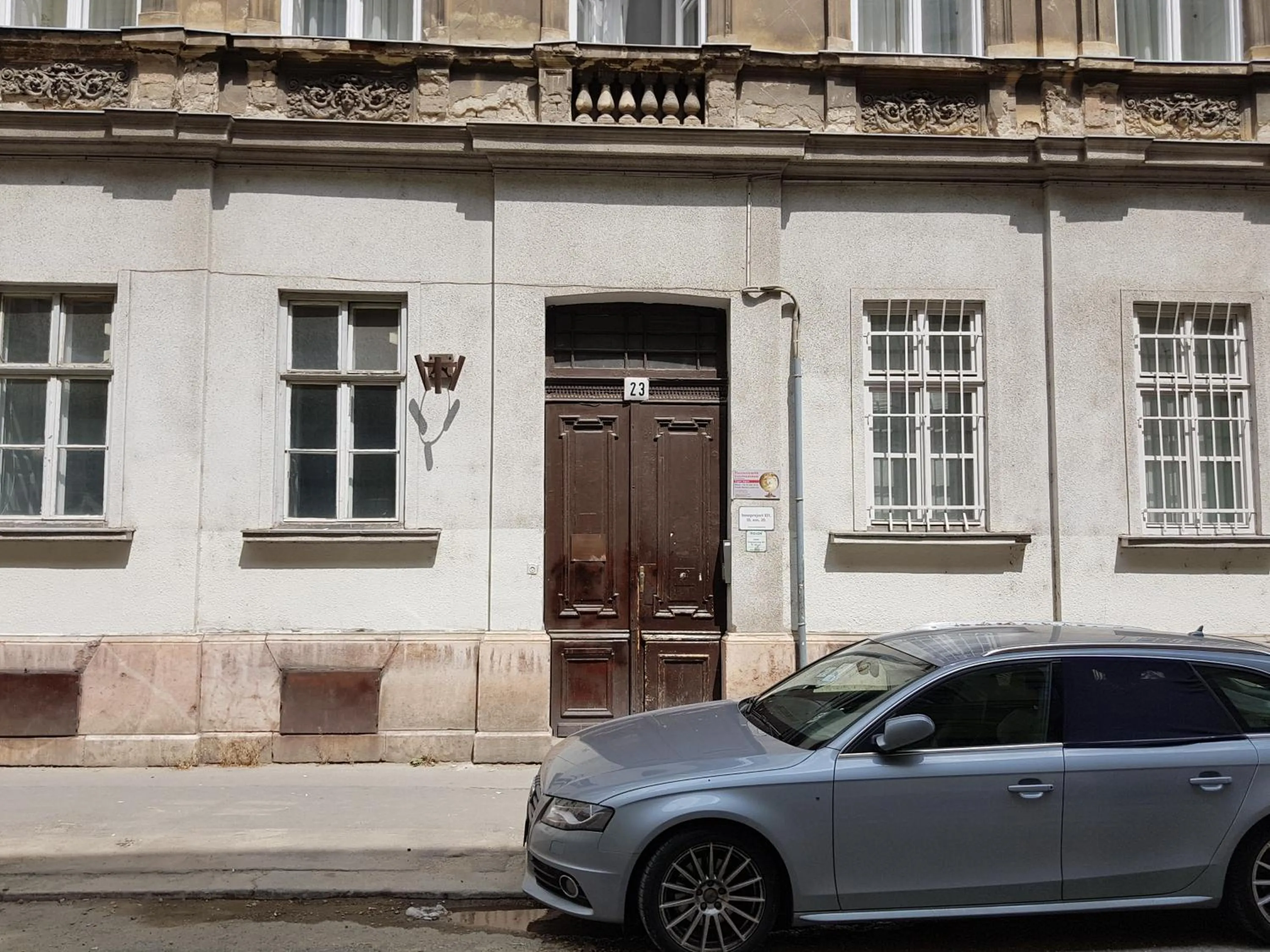 Property building in Budapest Holiday Colours