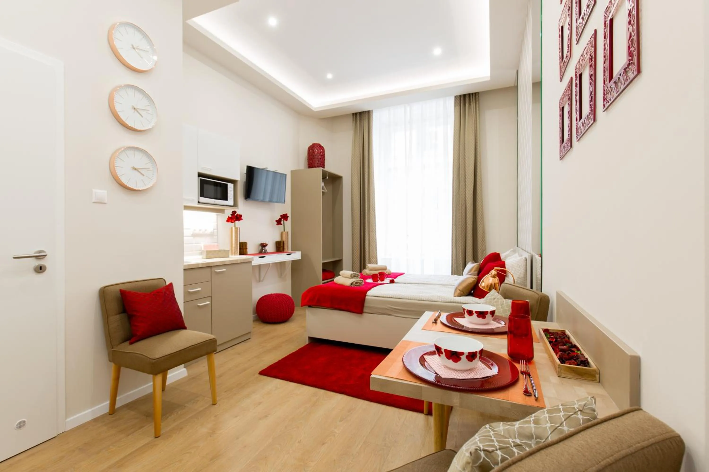 Photo of the whole room in Budapest Holiday Colours
