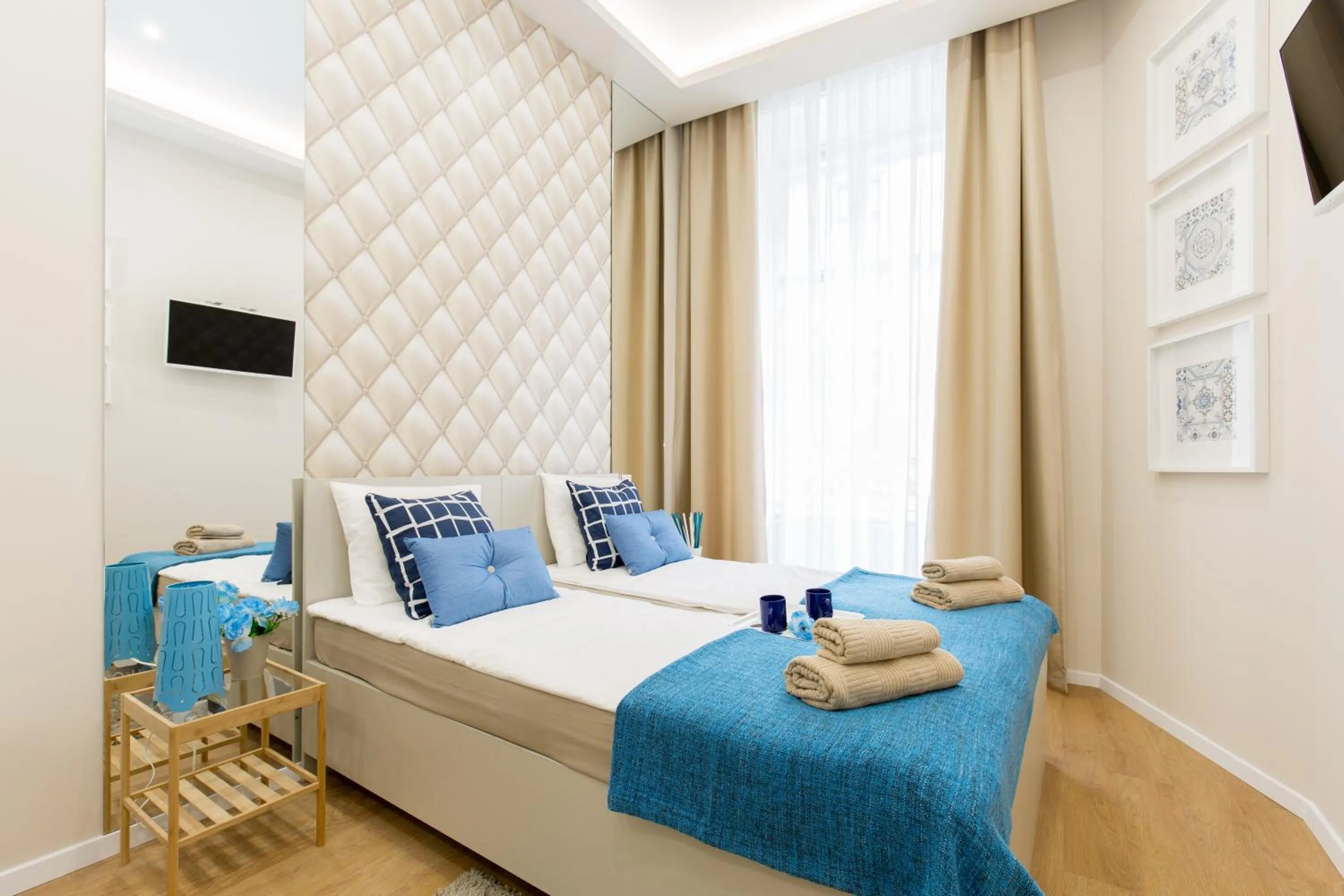 Bed in Budapest Holiday Colours