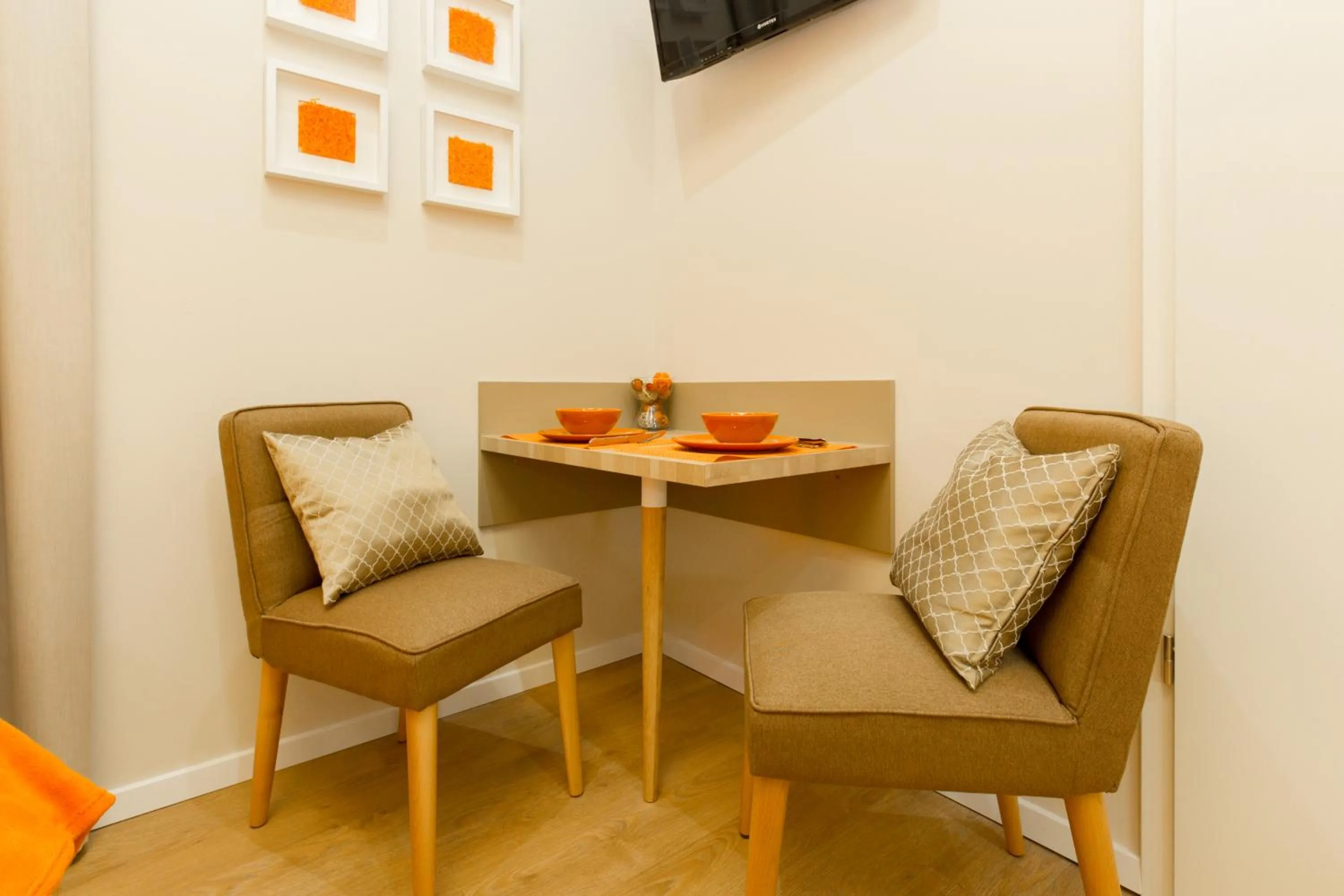 Dining area in Budapest Holiday Colours