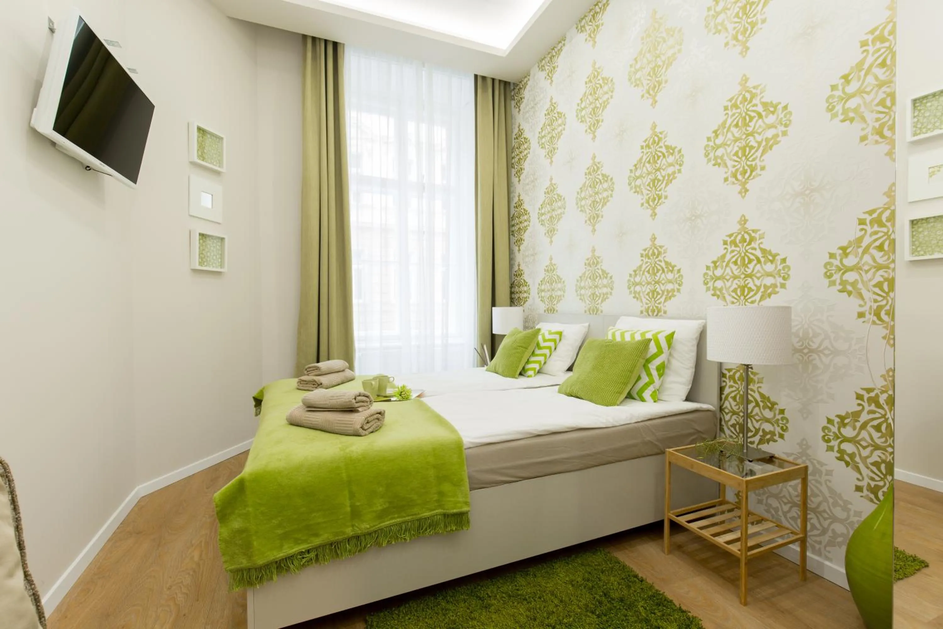 Bed in Budapest Holiday Colours